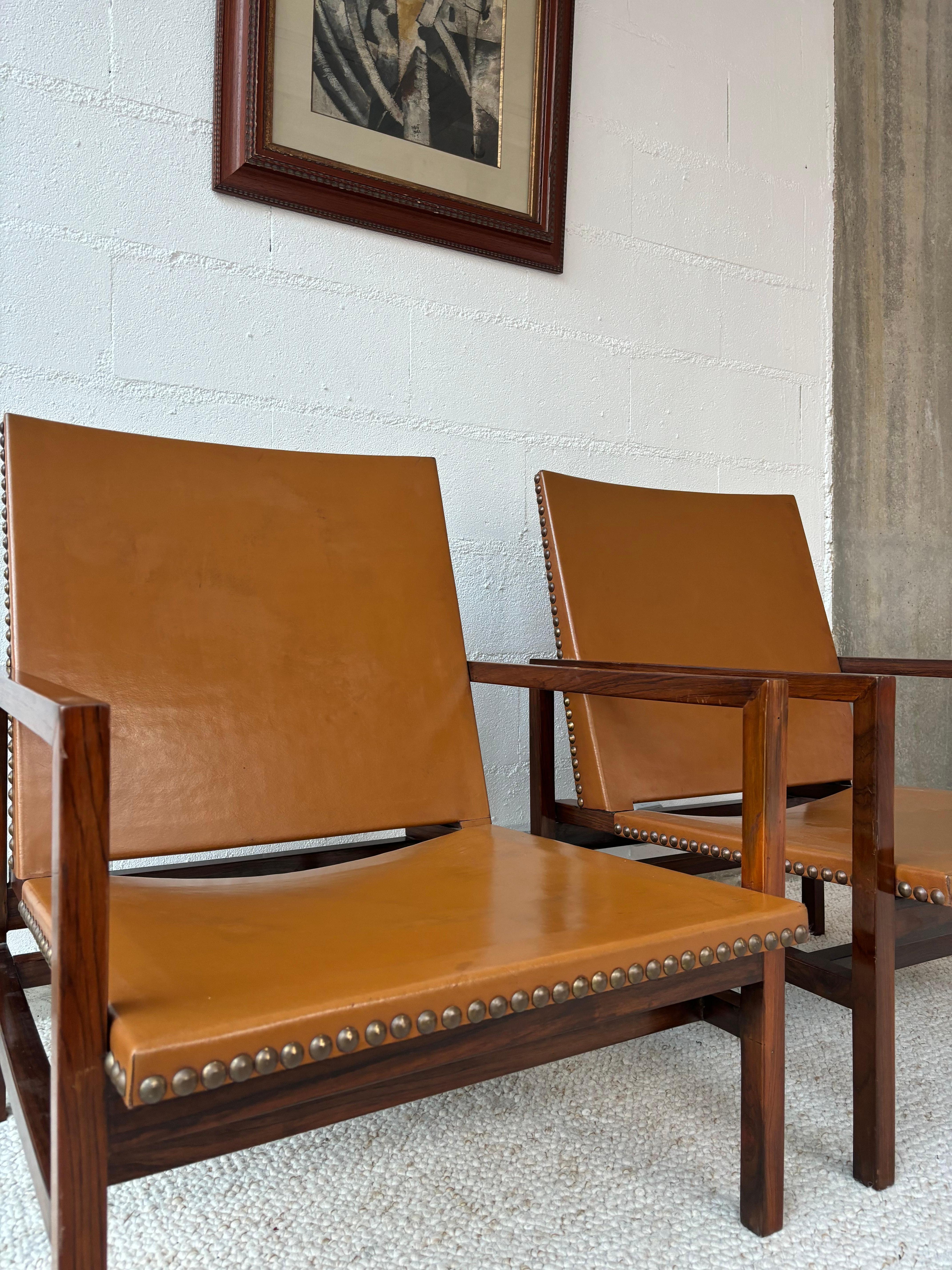 Rarissime paire de fauteuils par Joaquim Tenreiro mediados del siglo XX en venta