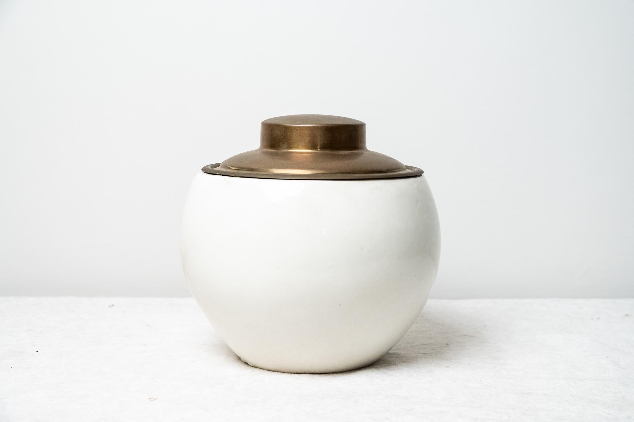 Mid-Century Modern Rarissime glacière en céramique blanche émaillée, années 1970 en vente