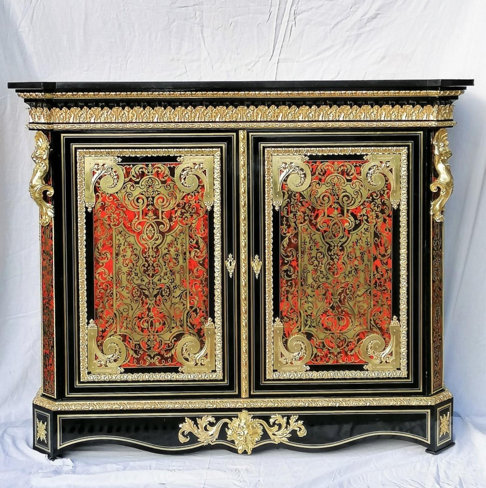 Signed rarity, credenza buffet cabinet with 2 doors in Boulle style marquetry by one of the best Parisian bronze cabinetmakers the famous Hyppolite Edme-Pretot, France, 1812-1855.
Opening by 2 Louis XIV style doors, in Boulle style marquetry with