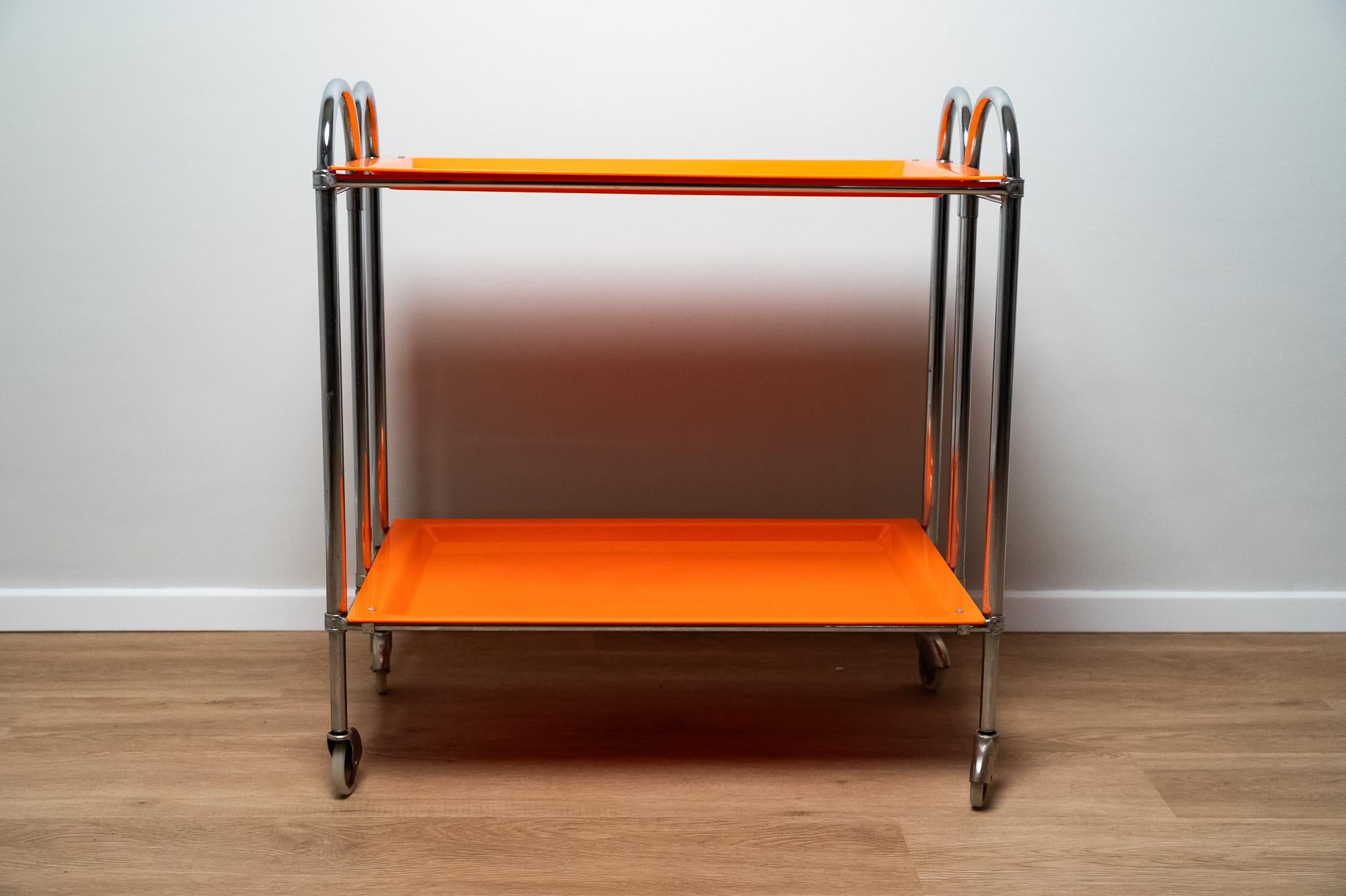 Mid-Century Modern Rare Chariot de bar ou de cuisine en plastique et métal chromé, années 1970 en vente