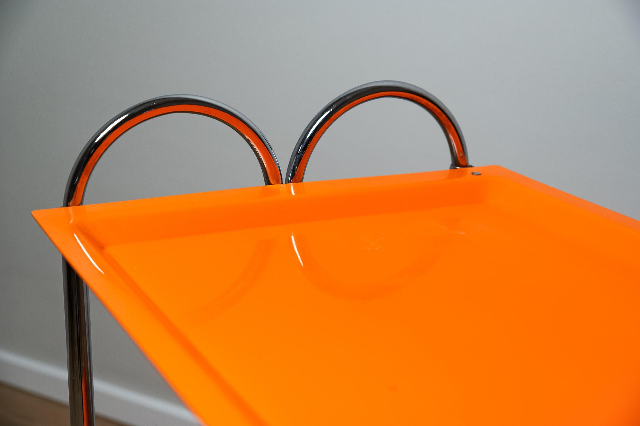 Italian Rare Chariot de bar ou de cuisine en plastique et métal chromé, années 1970 en vente