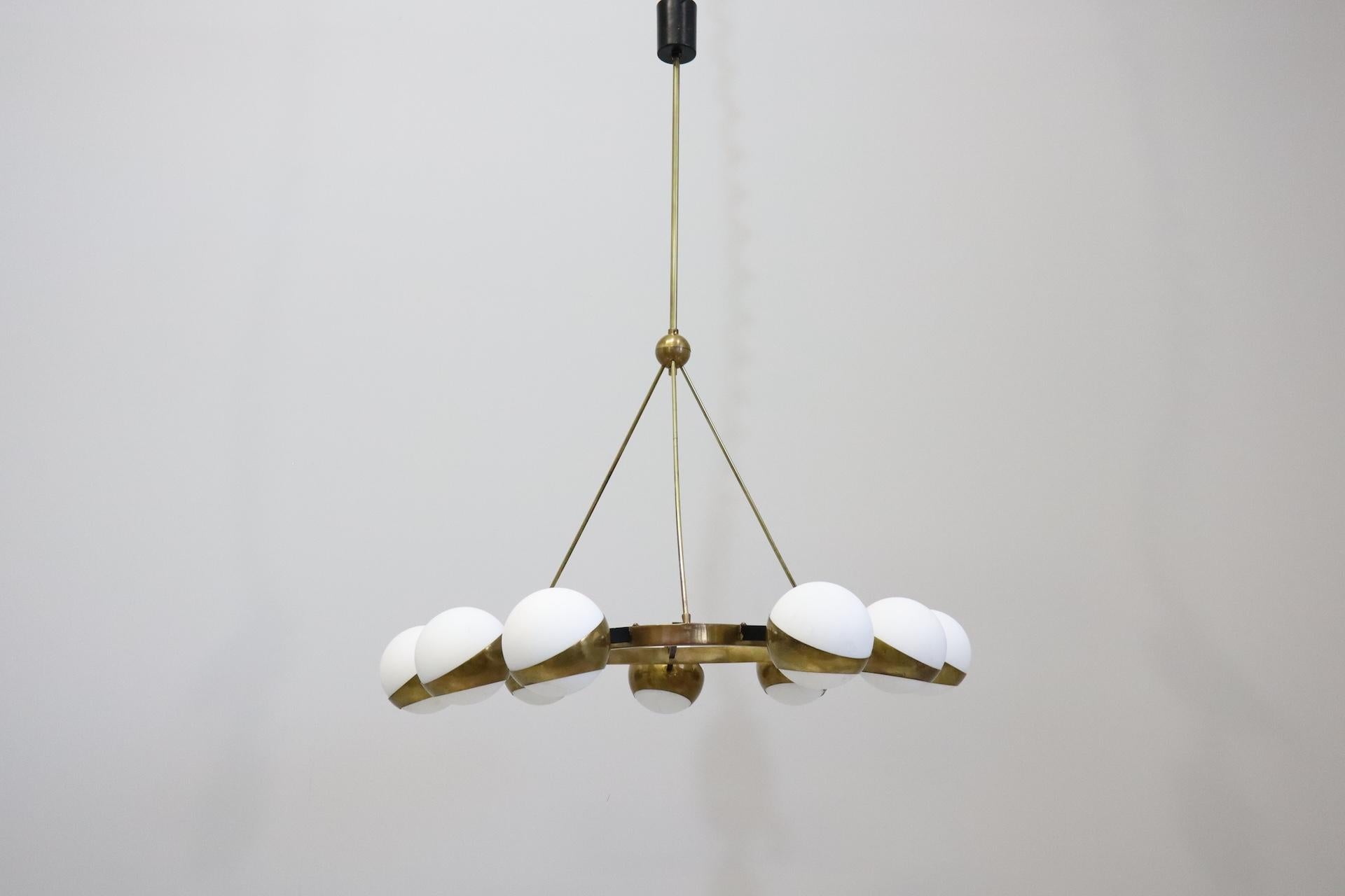 Raro  Lampe Stilnovo Triangolare en ottone a nove Luci, Italia, anni '50 en vente 7