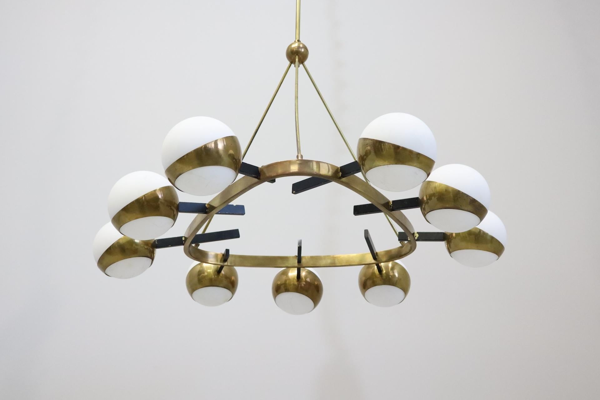 Raro  Lampe Stilnovo Triangolare en ottone a nove Luci, Italia, anni '50 en vente 10