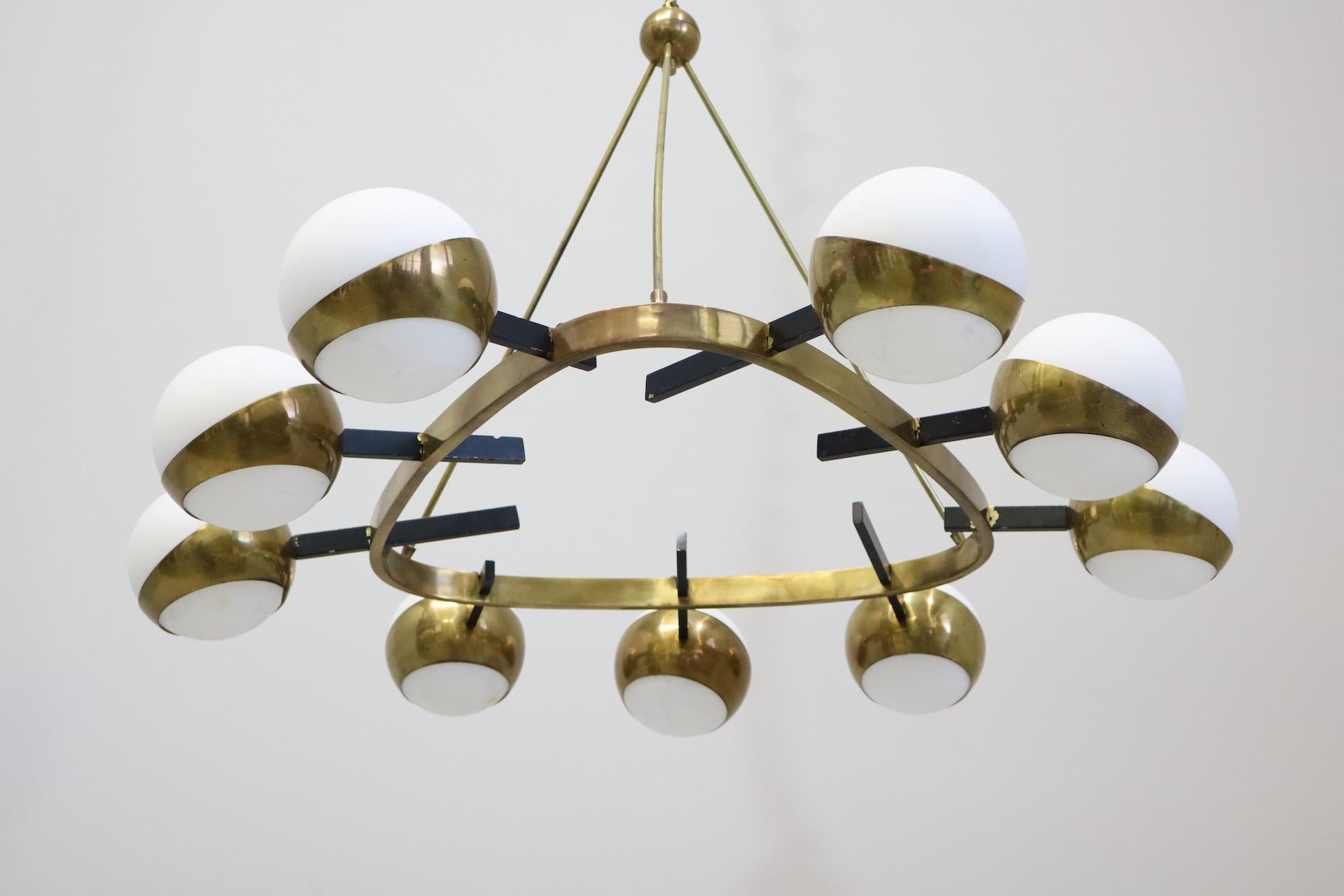 Raro  Lampe Stilnovo Triangolare en ottone a nove Luci, Italia, anni '50 en vente 12