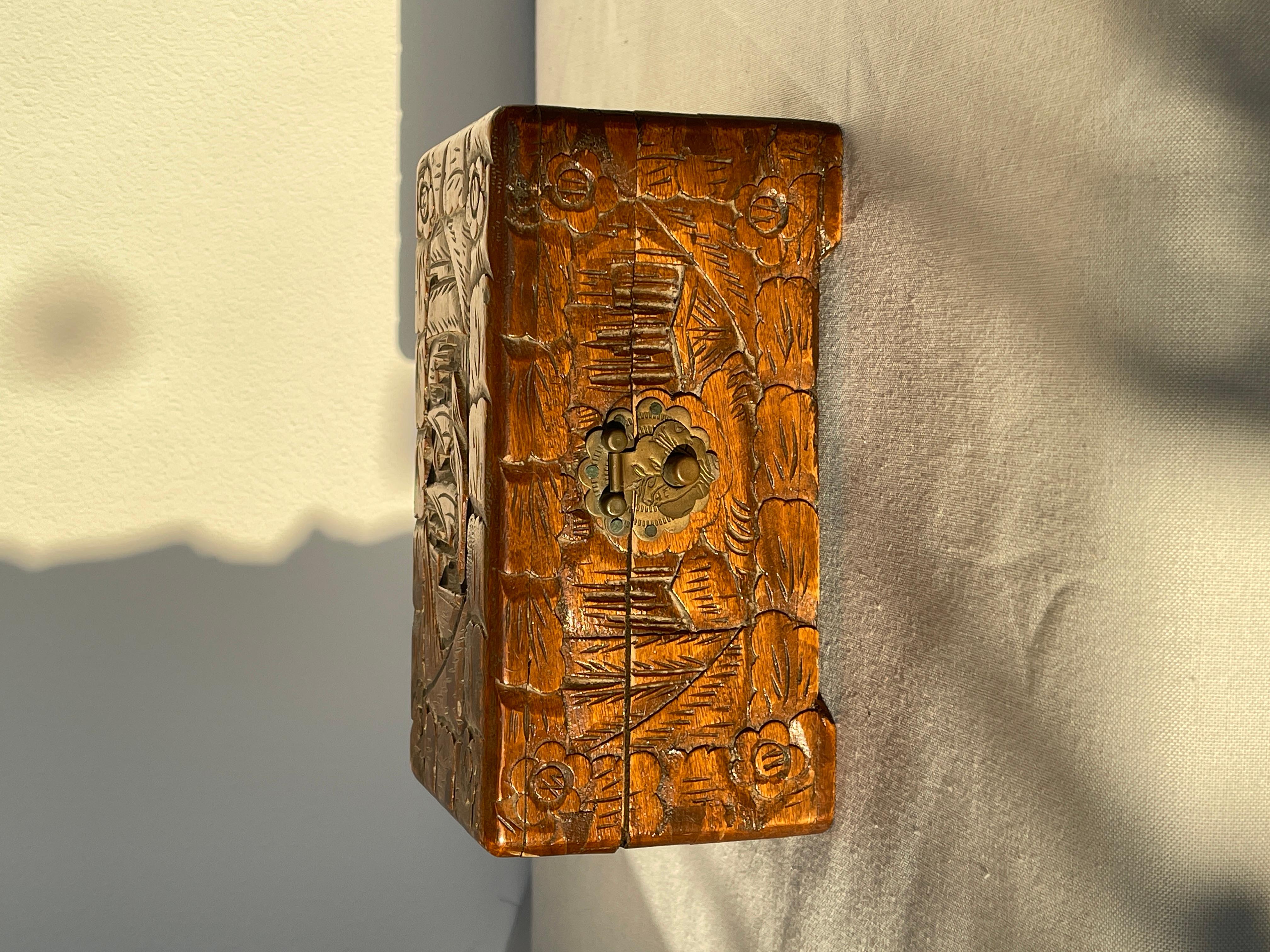 Hand-Crafted Rare Asian camphorwood jewelry box from the 1950s For Sale