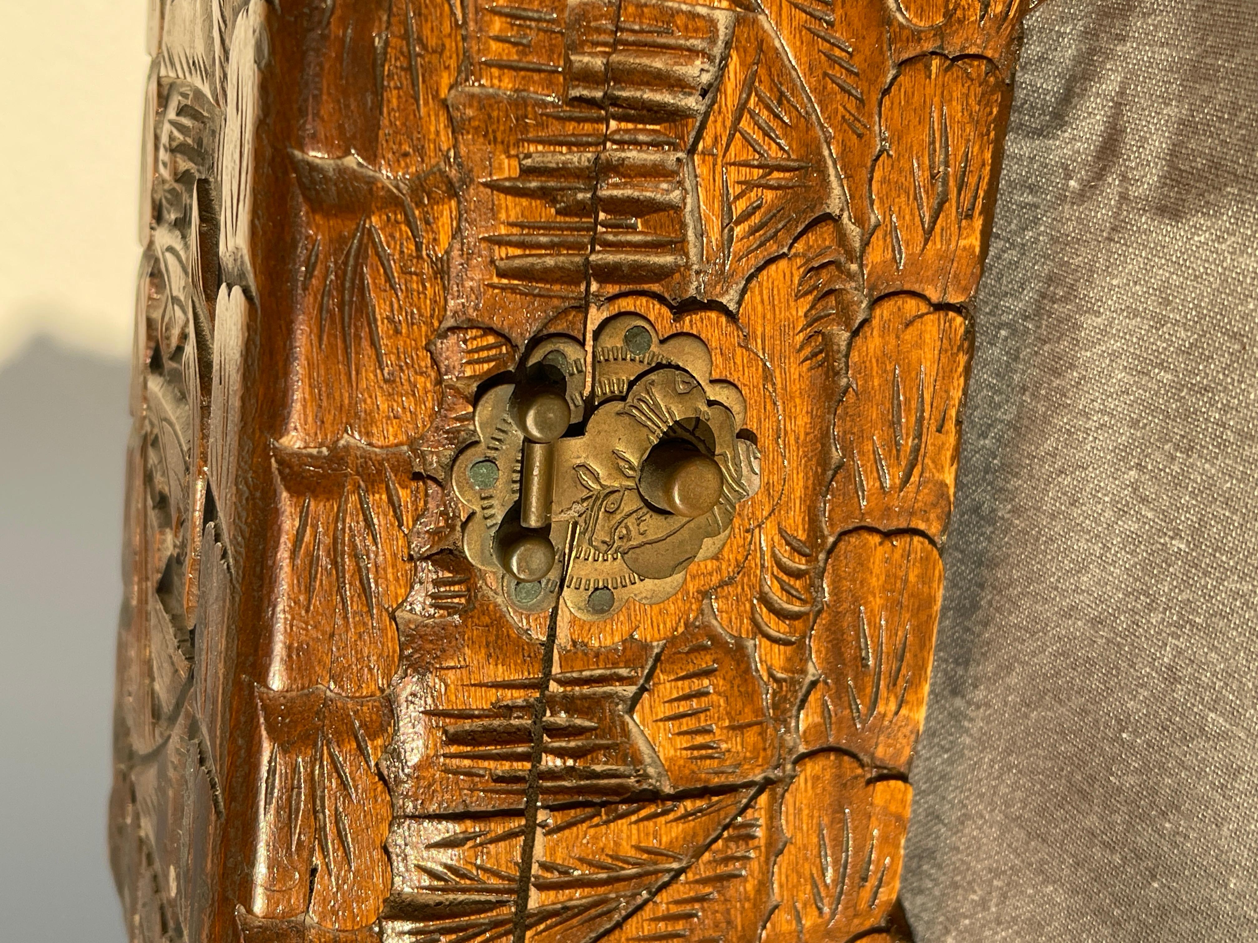 20th Century Rare Asian camphorwood jewelry box from the 1950s For Sale