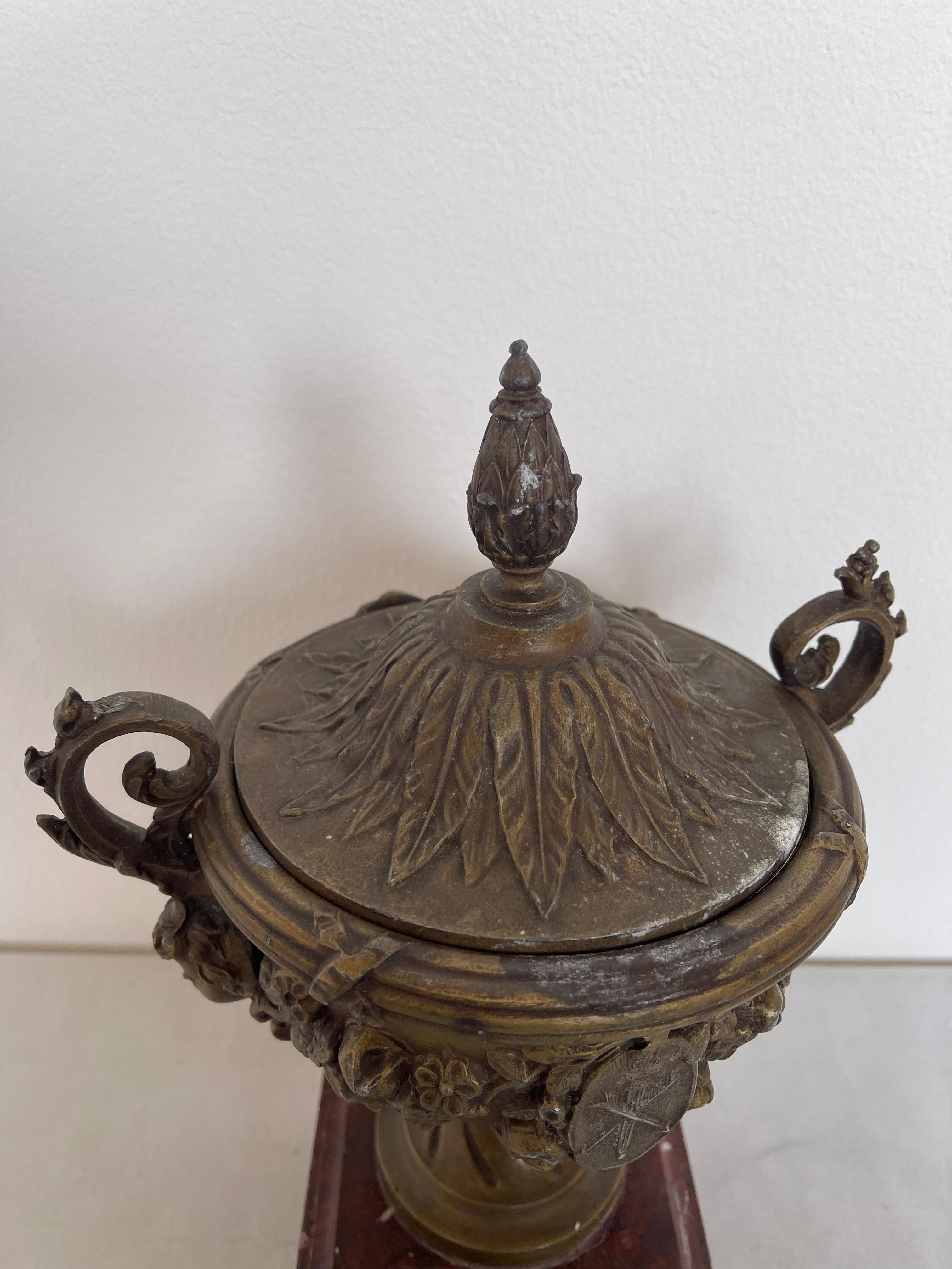 Fatto a mano Raro vaso antico in bronzo e marmo francese XIX secolo in vendita