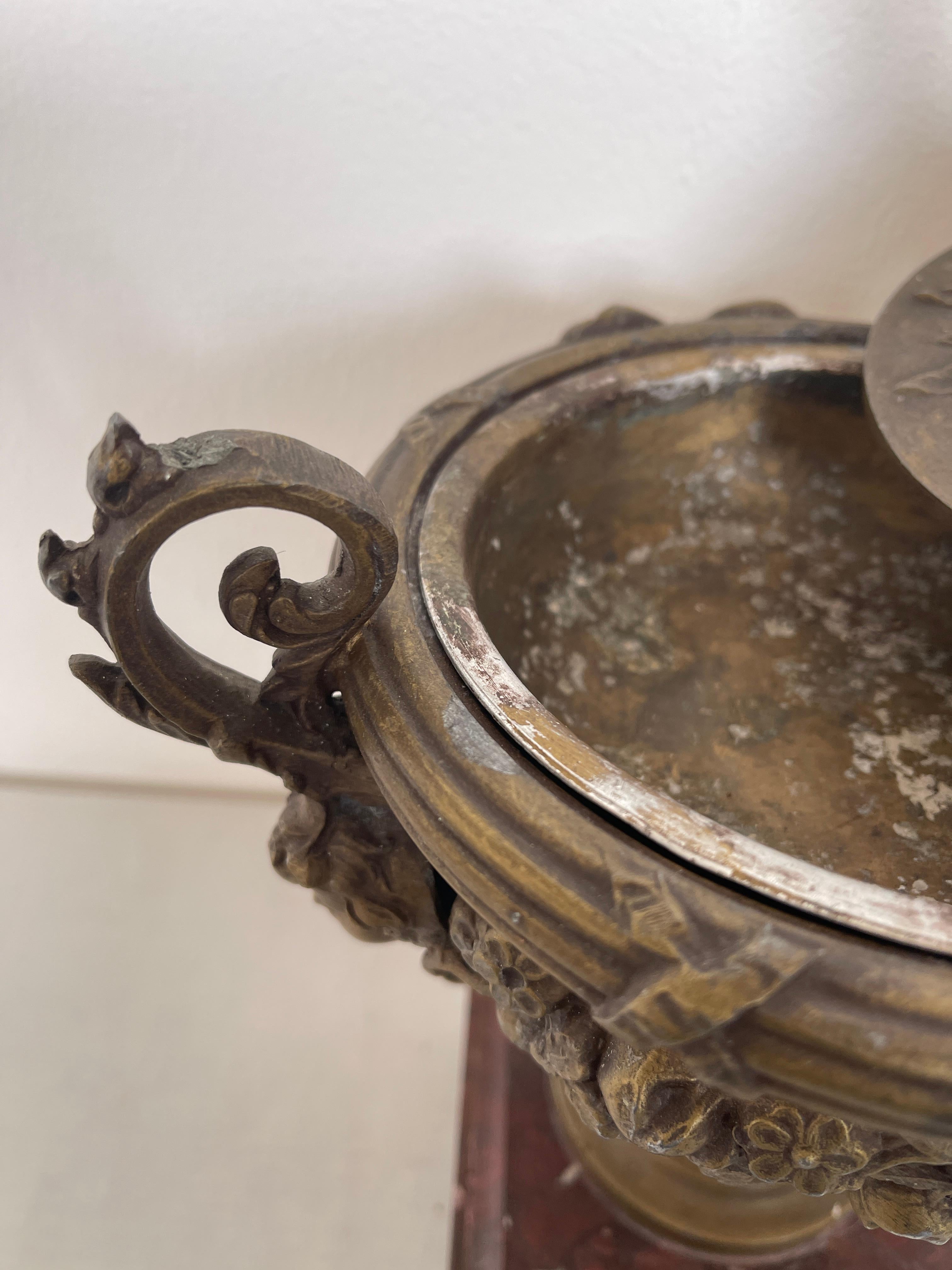 19th Century Raro vaso antico in bronzo e marmo francese XIX secolo in vendita