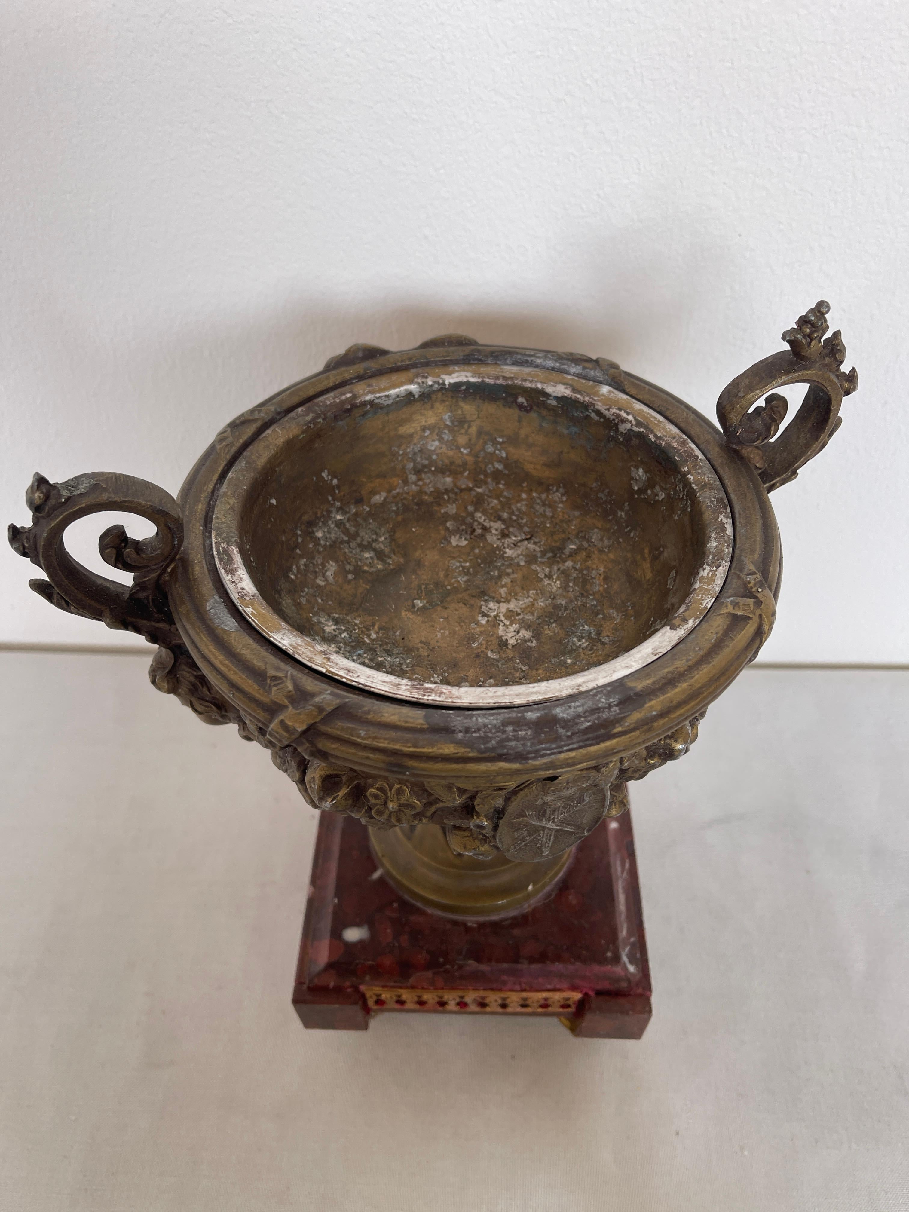 Bronzo Raro vaso antico in bronzo e marmo francese XIX secolo in vendita