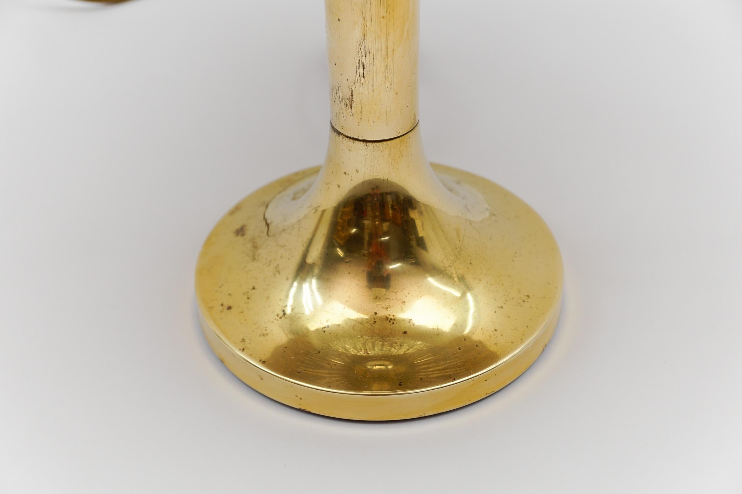 Lampada da tavolo in ottone e Rarttan, Italia, anni '60 in vendita 10