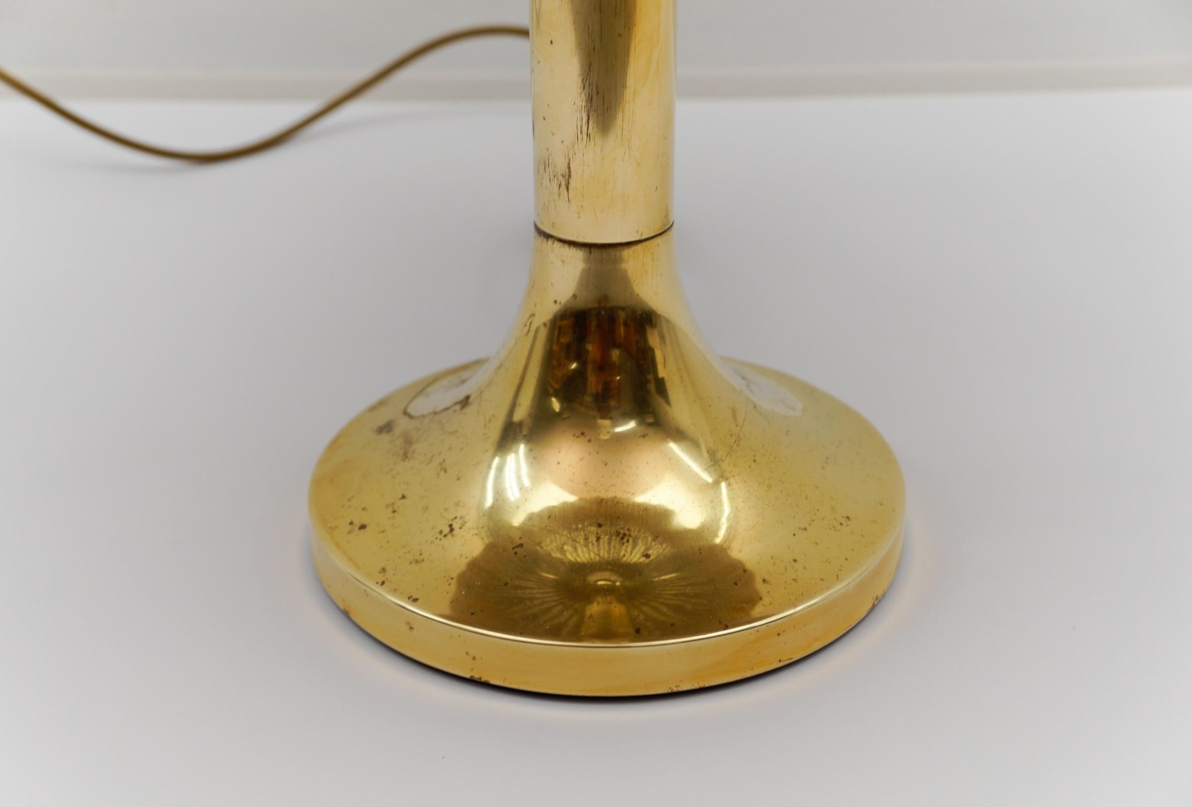 Lampada da tavolo in ottone e Rarttan, Italia, anni '60 in vendita 11