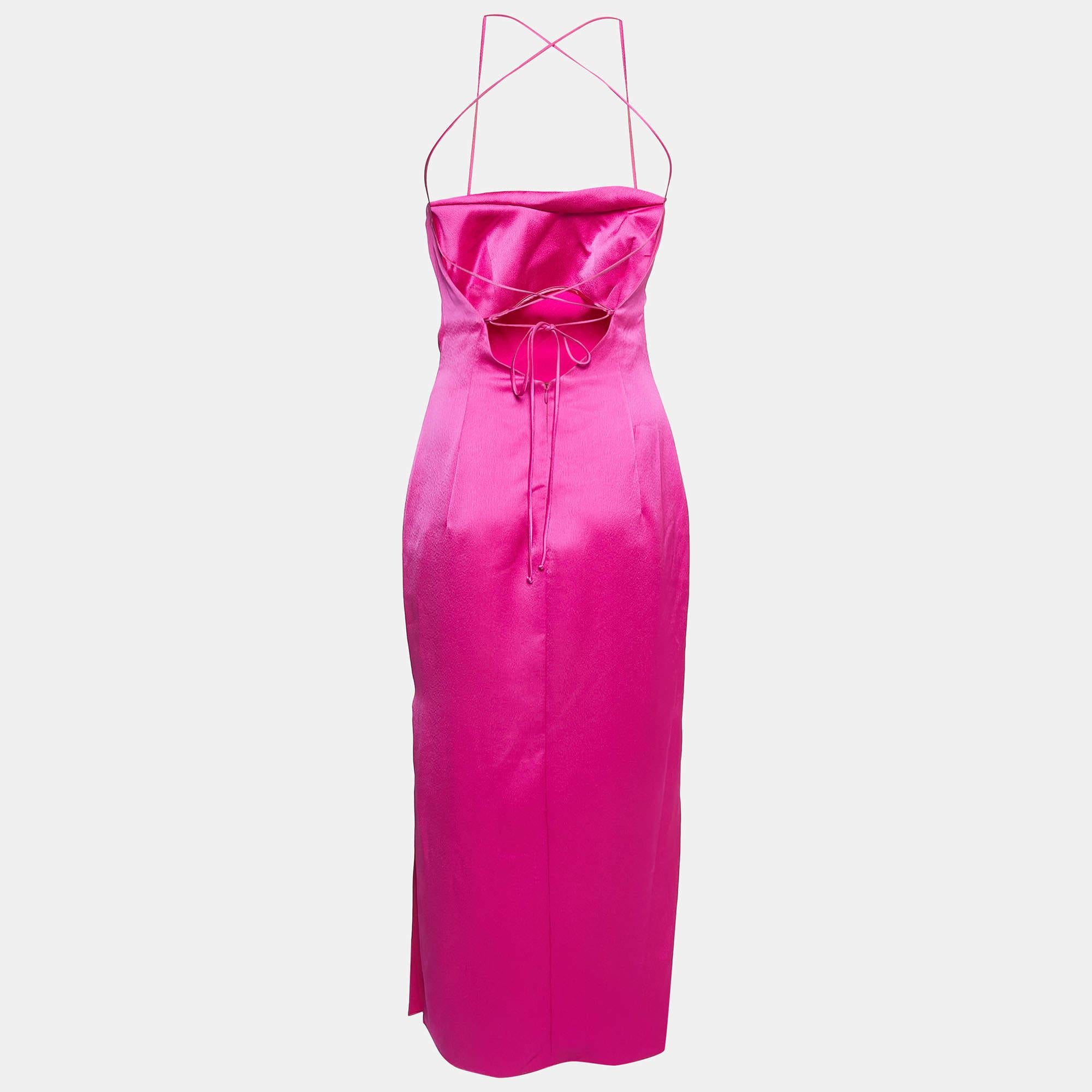 Eleganza quotidiana con questo splendido abito. Impeccabilmente tagliato su misura per un'ottima vestibilità, offre un comfort eccezionale con materiali di prima qualità. Versatile e senza tempo, questo abito si adatta senza sforzo a qualsiasi
