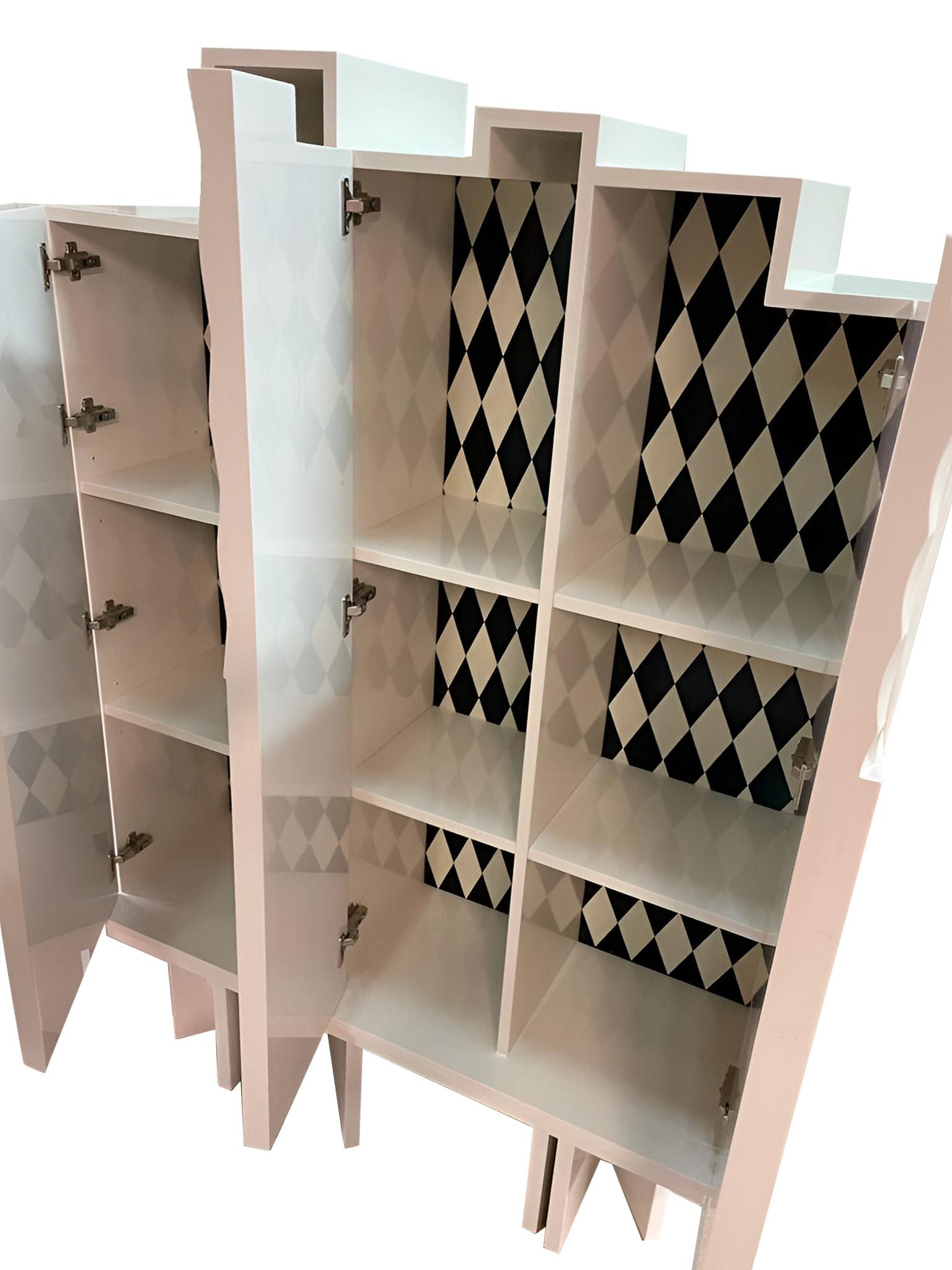 Rascacielos-Schrank von Lola Glamour im Angebot 1
