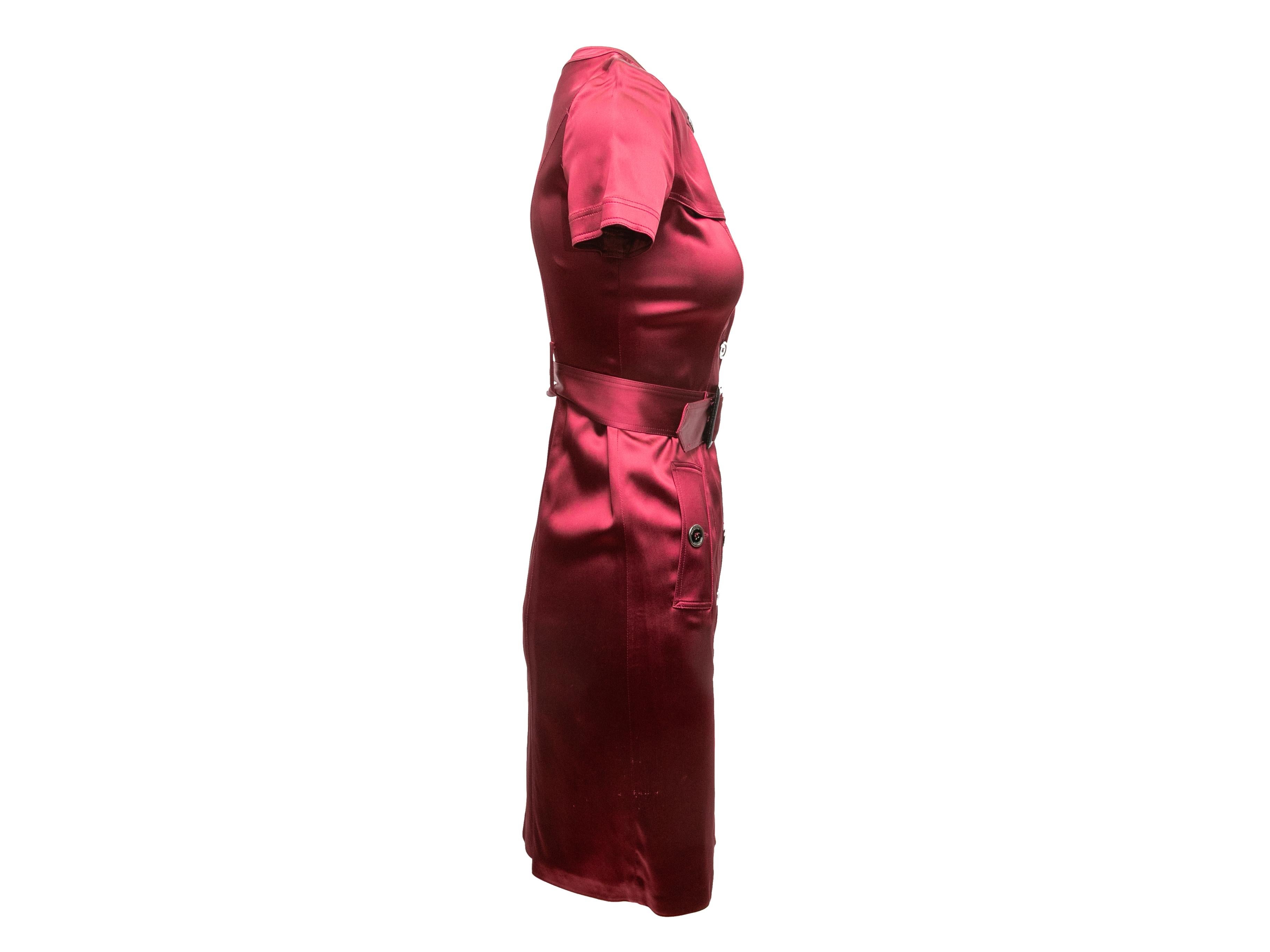 Raspberry Burberry London Satin Kleid mit Knopfleiste Größe US 2 im Zustand „Gut“ in New York, NY