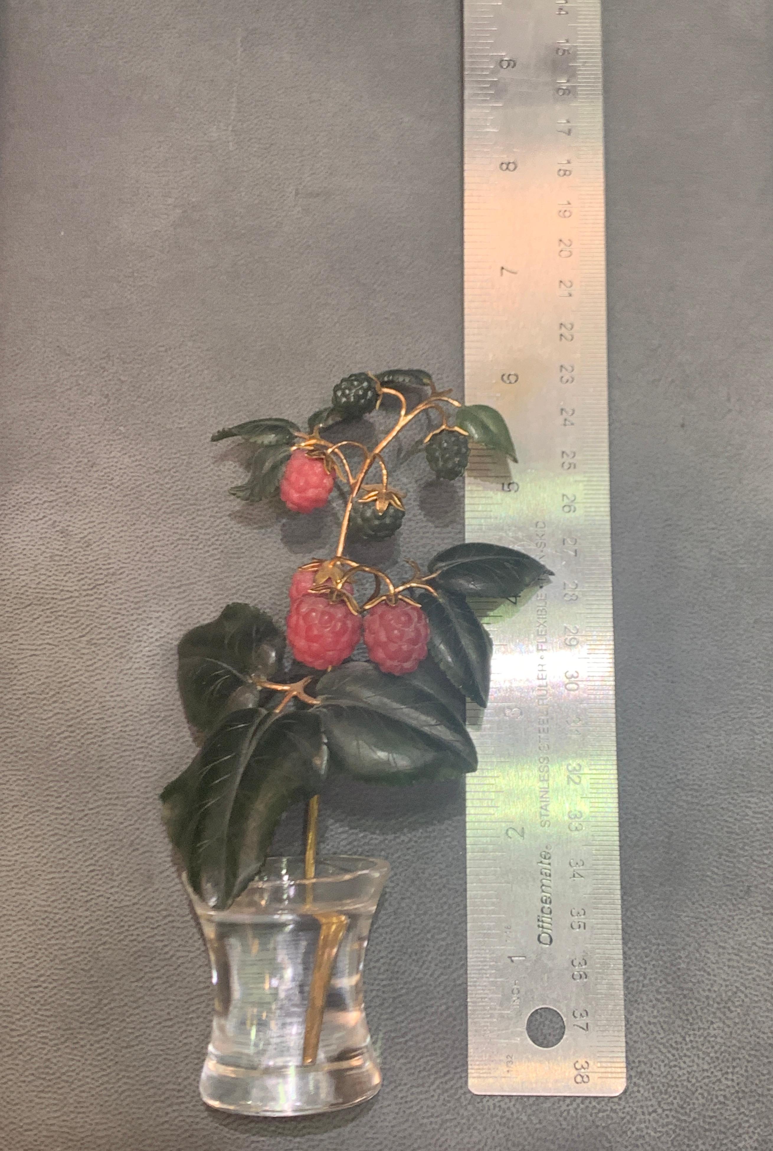 Raspberry Flower Pot In Excellent Condition For Sale In New York, NY