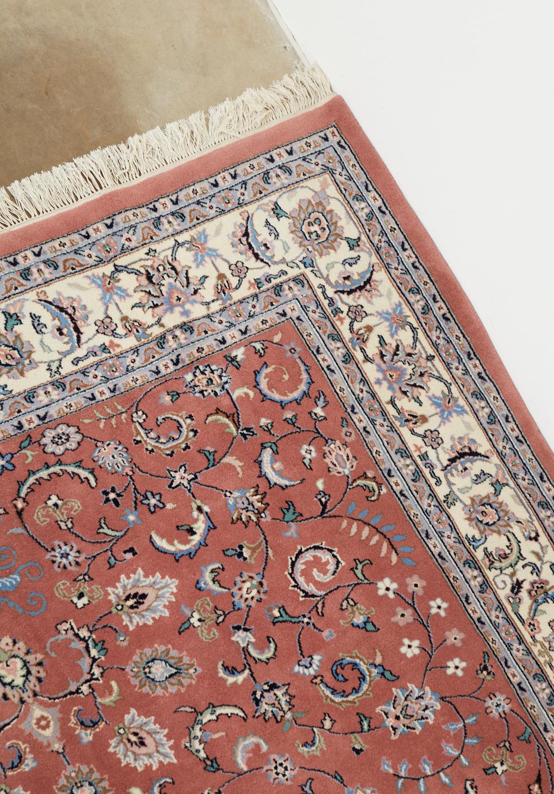 Himbeere Indo-Persischer Kashan Design-Teppich im Angebot 4