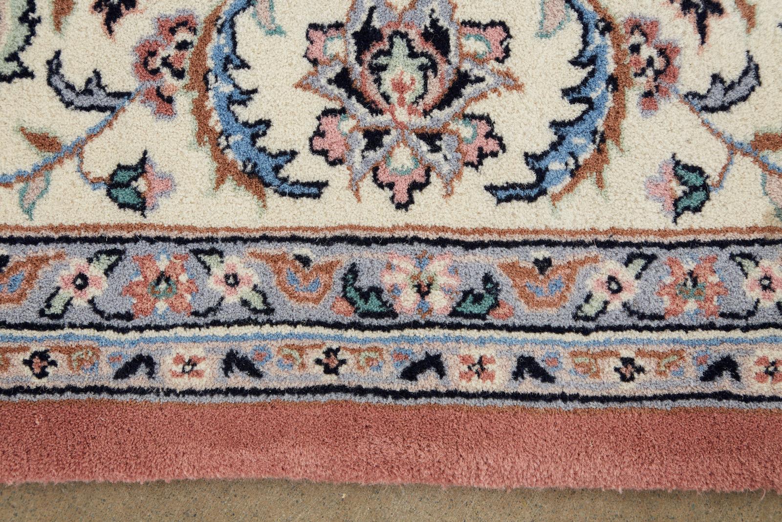 Himbeere Indo-Persischer Kashan Design-Teppich im Angebot 7