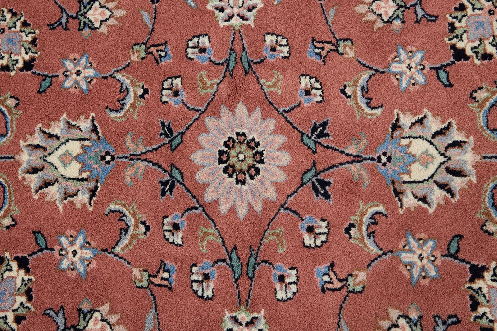 Himbeere Indo-Persischer Kashan Design-Teppich im Angebot 8