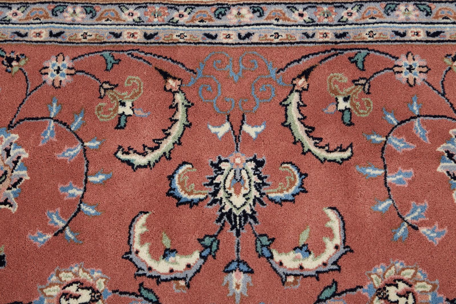 Himbeere Indo-Persischer Kashan Design-Teppich im Angebot 9