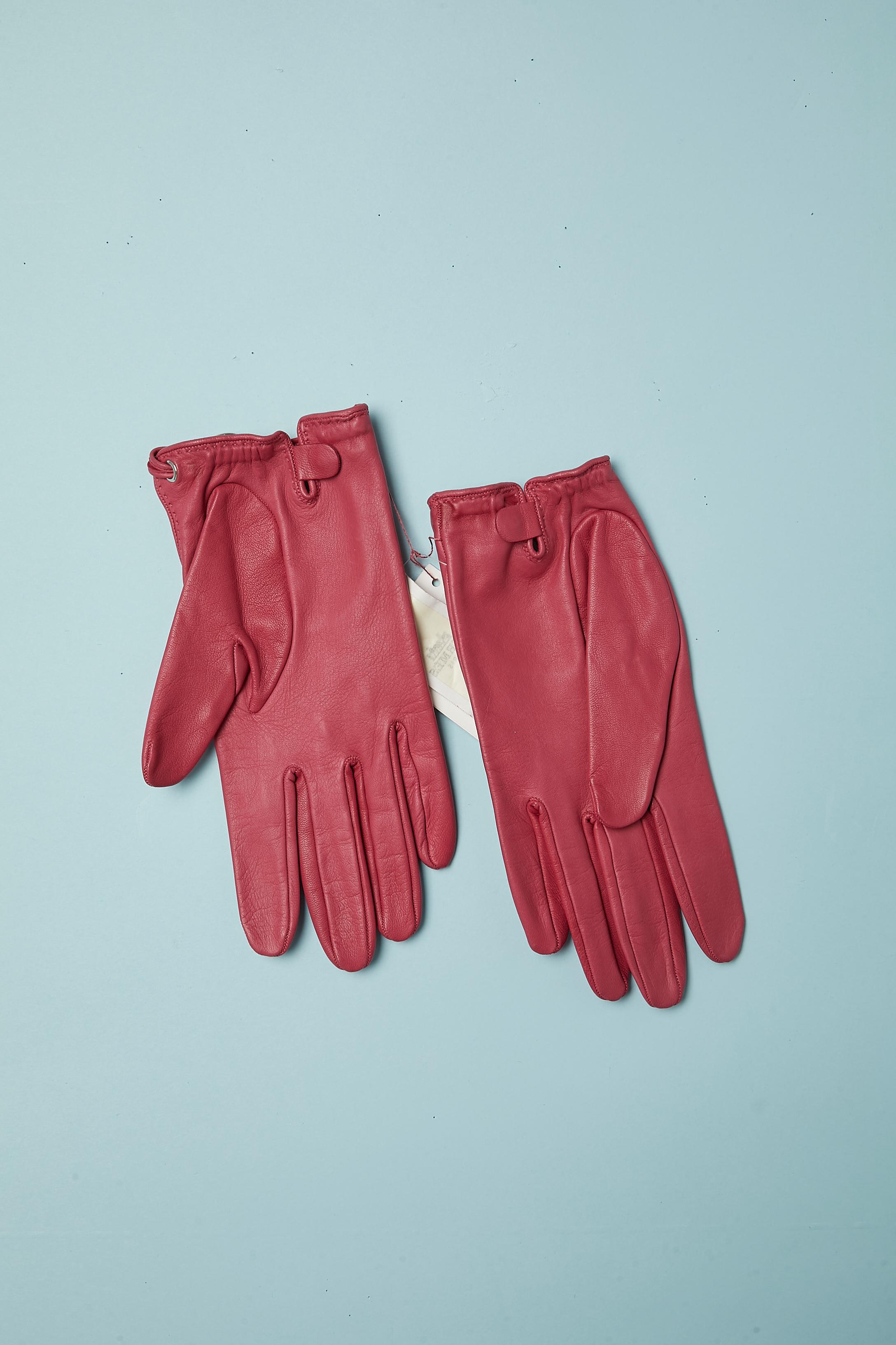 Raspberry leather gloves with 