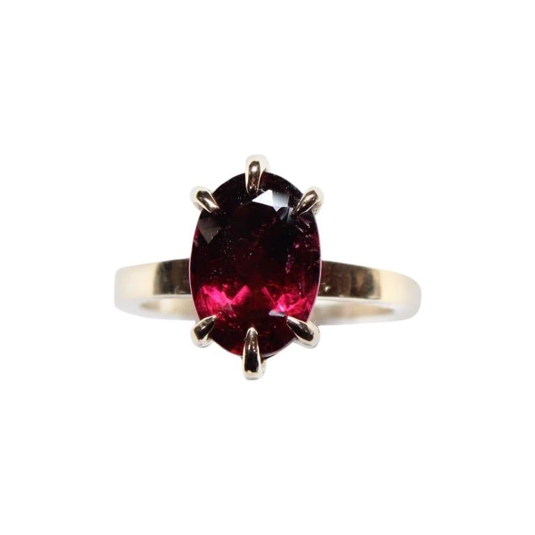 Raspberry Oval Rubellite Pink Tourmaline Ring in 14 Karat Yellow Gold For Sale
