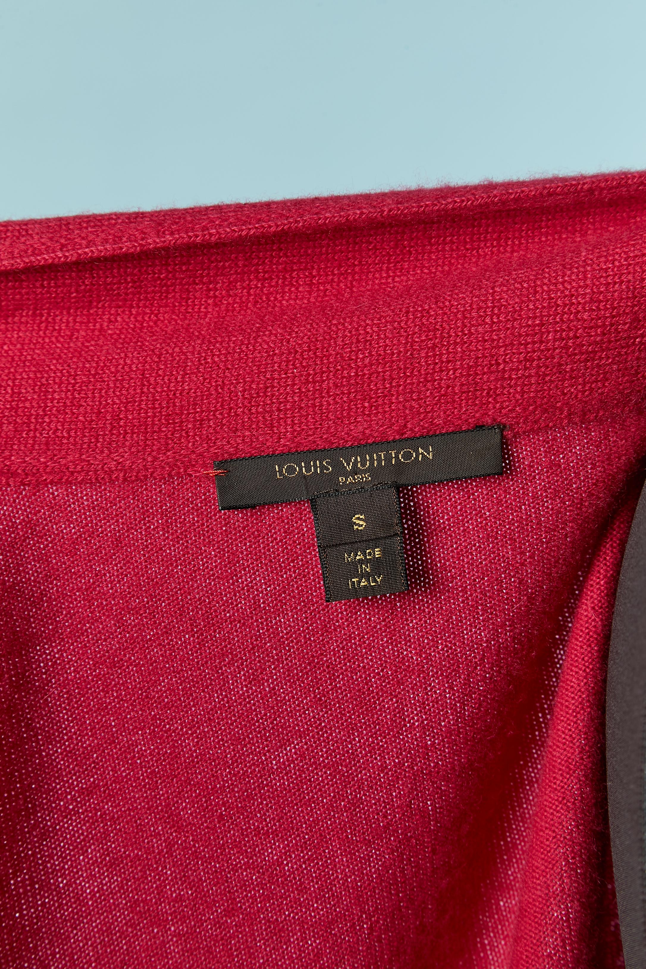 Cardigan en cachemire rose framboise avec nœud au milieu du devant Louis Vuitton en vente 2