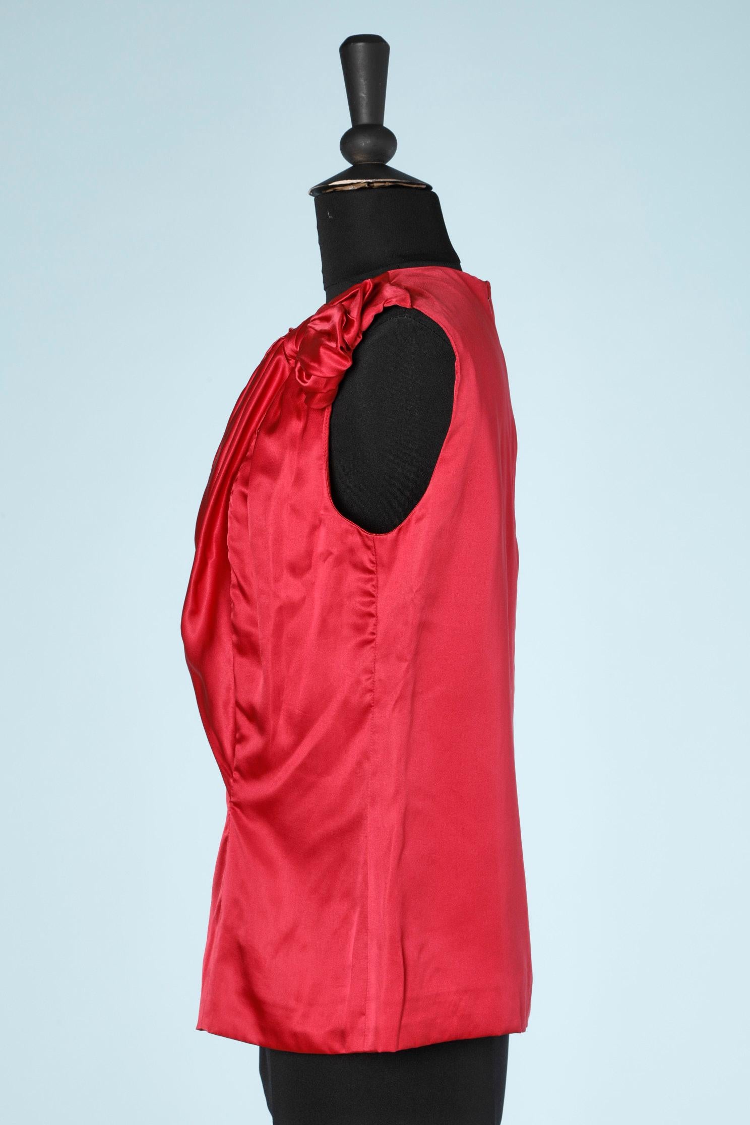 Top sin mangas de seda rojo frambuesa con lazo MOSCHINO Cheap & Chic Rojo en venta