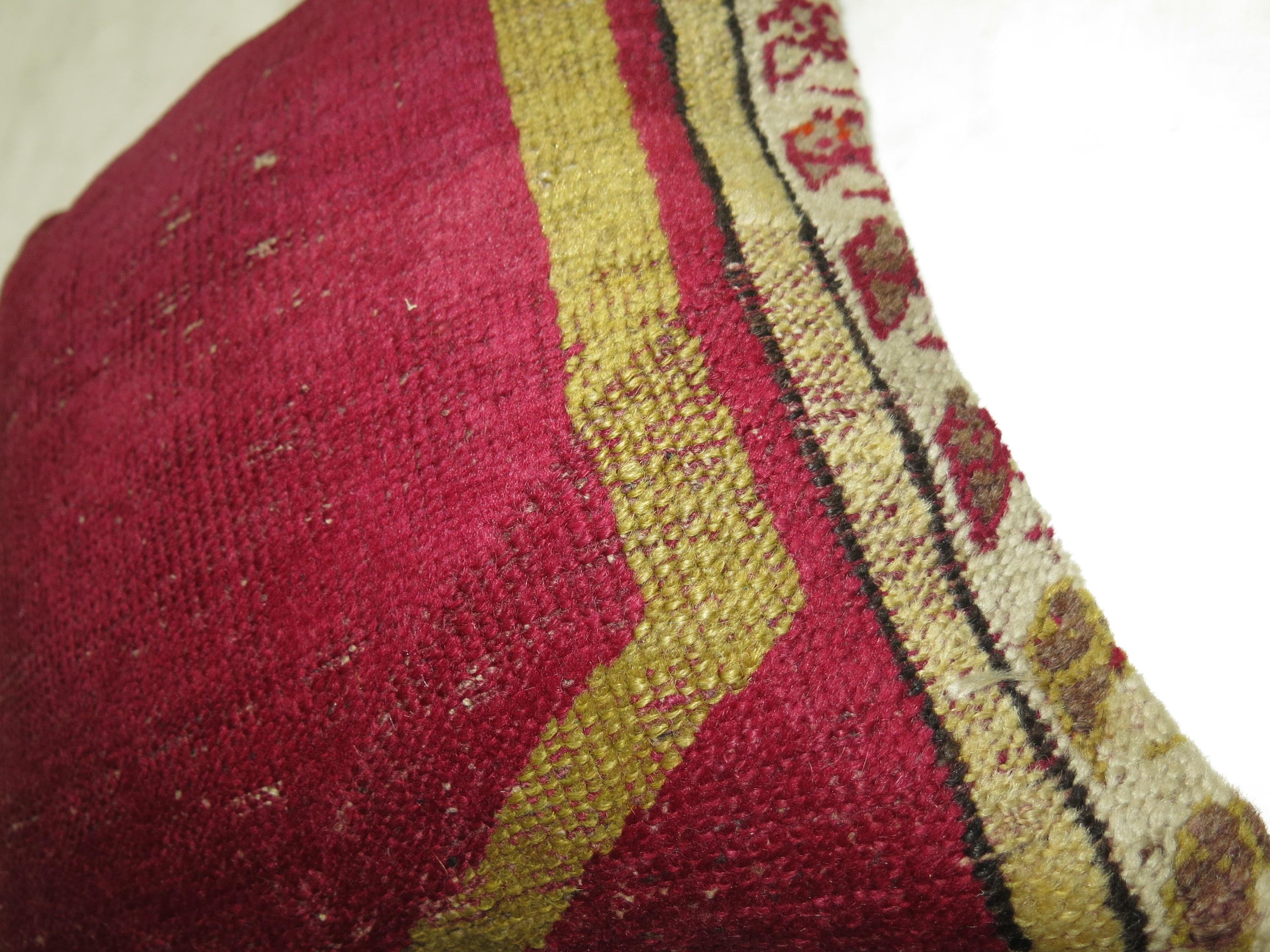 Kissen aus einer Bordüre eines glamourösen antiken türkischen Oushak-Teppichs.