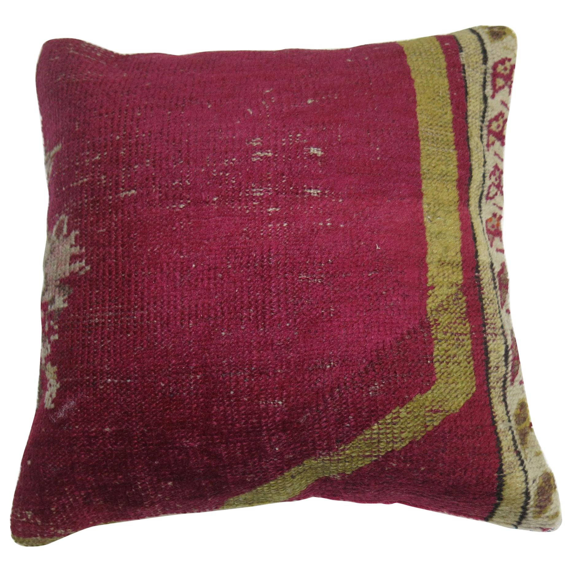 Coussin de tapis Ghiordes turc framboise de la collection Zabihi