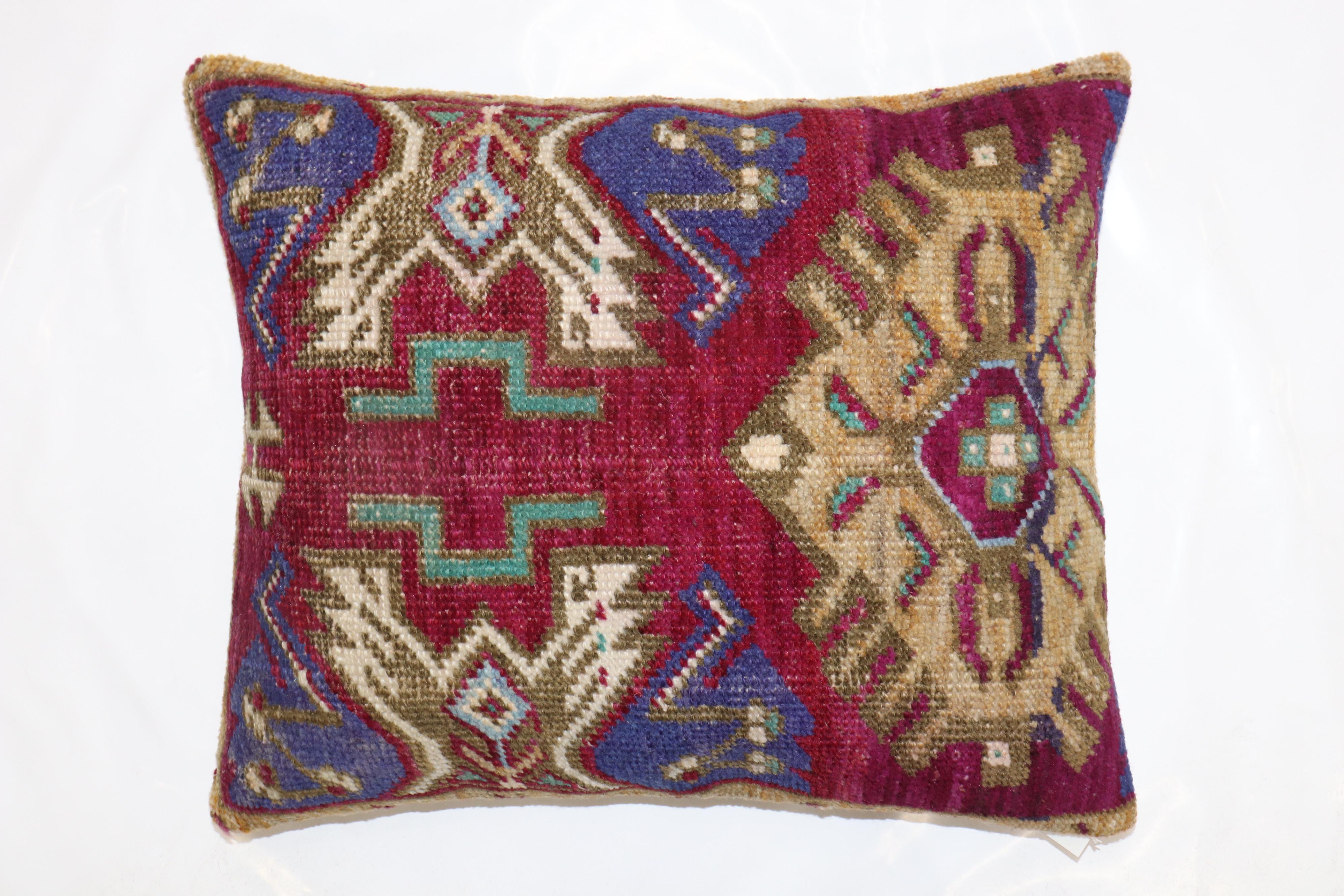 Pillow made from a Vintage Turkish rug. Zipper closure and poly fill provided

Measures: 18'' x 22''.