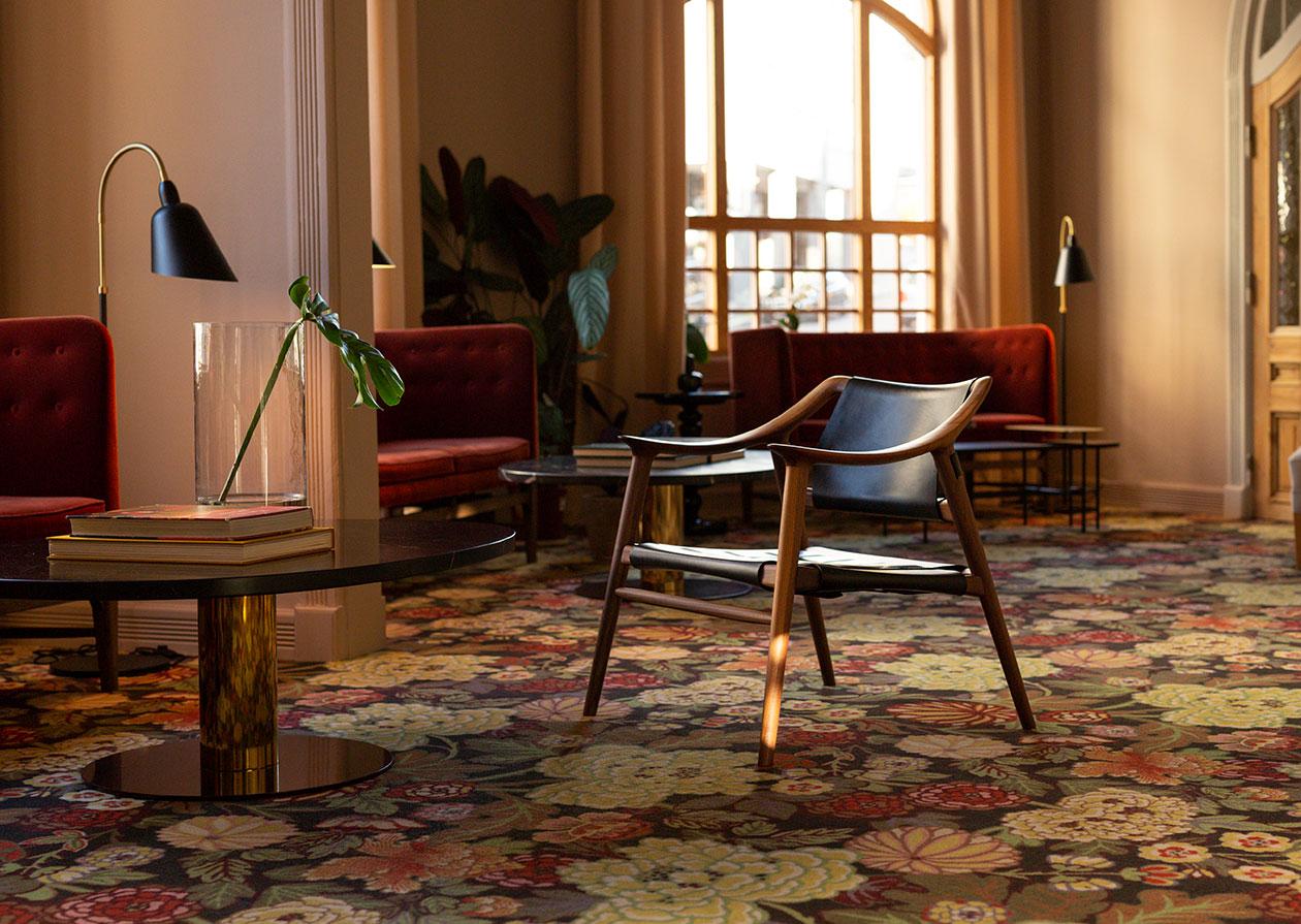 Rastad & Relling 'Bambi' 56/2 Loungesessel aus massivem Nussbaumholz für Fjordfiesta (Skandinavische Moderne) im Angebot