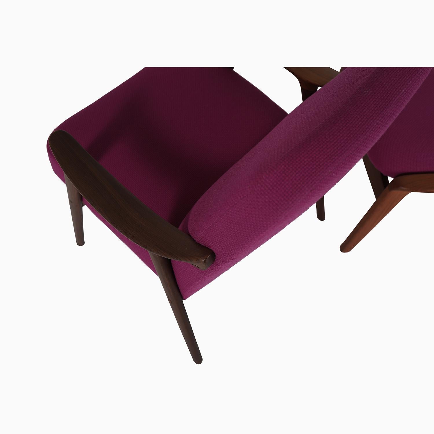 Danois Fauteuil de salon et pouf Rastad & Relling avec revêtement en laine violet vif en vente