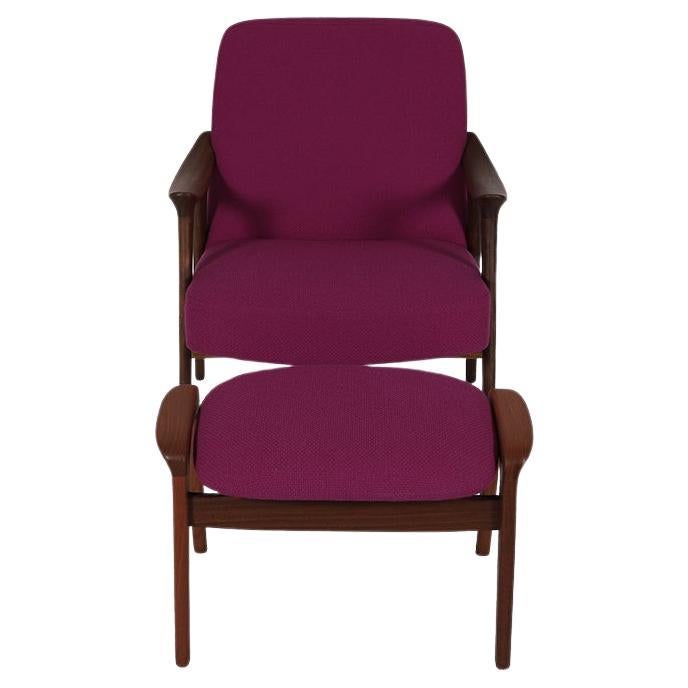 Fauteuil de salon et pouf Rastad & Relling avec revêtement en laine violet vif en vente