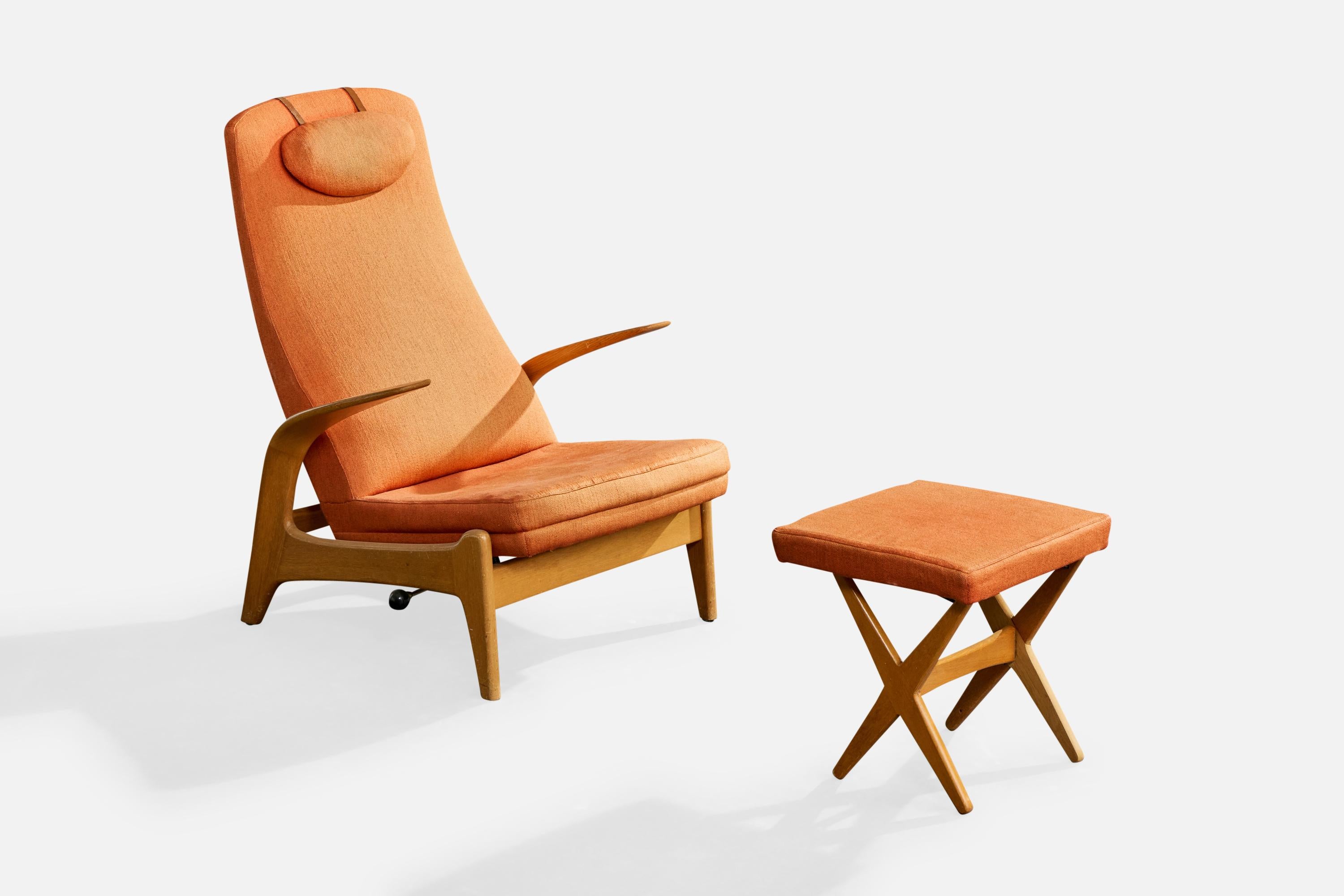 Verstellbarer Sessel mit Ottomane, entworfen von Rastad & Relling und hergestellt von Dux, Schweden, 1960er Jahre.

Das Kissen hat Verfärbungen.

Holzrahmen ist Vintage getragen.

Die Beine haben leichte Schrammen.

Eine Neupolsterung wird