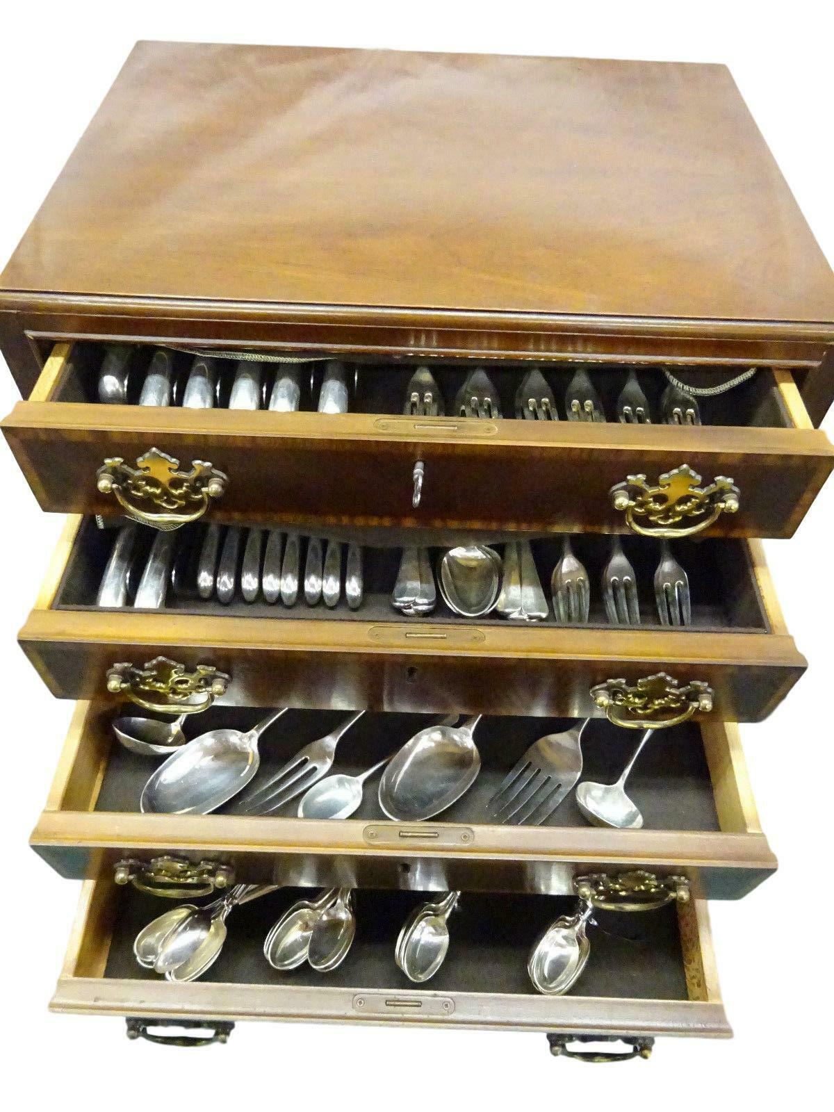 Set di posate in argento sterling Rat Tail by W. Wilson Servizio 94 pezzi Inghilterra con cassetta In condizioni ottime in vendita a Big Bend, WI