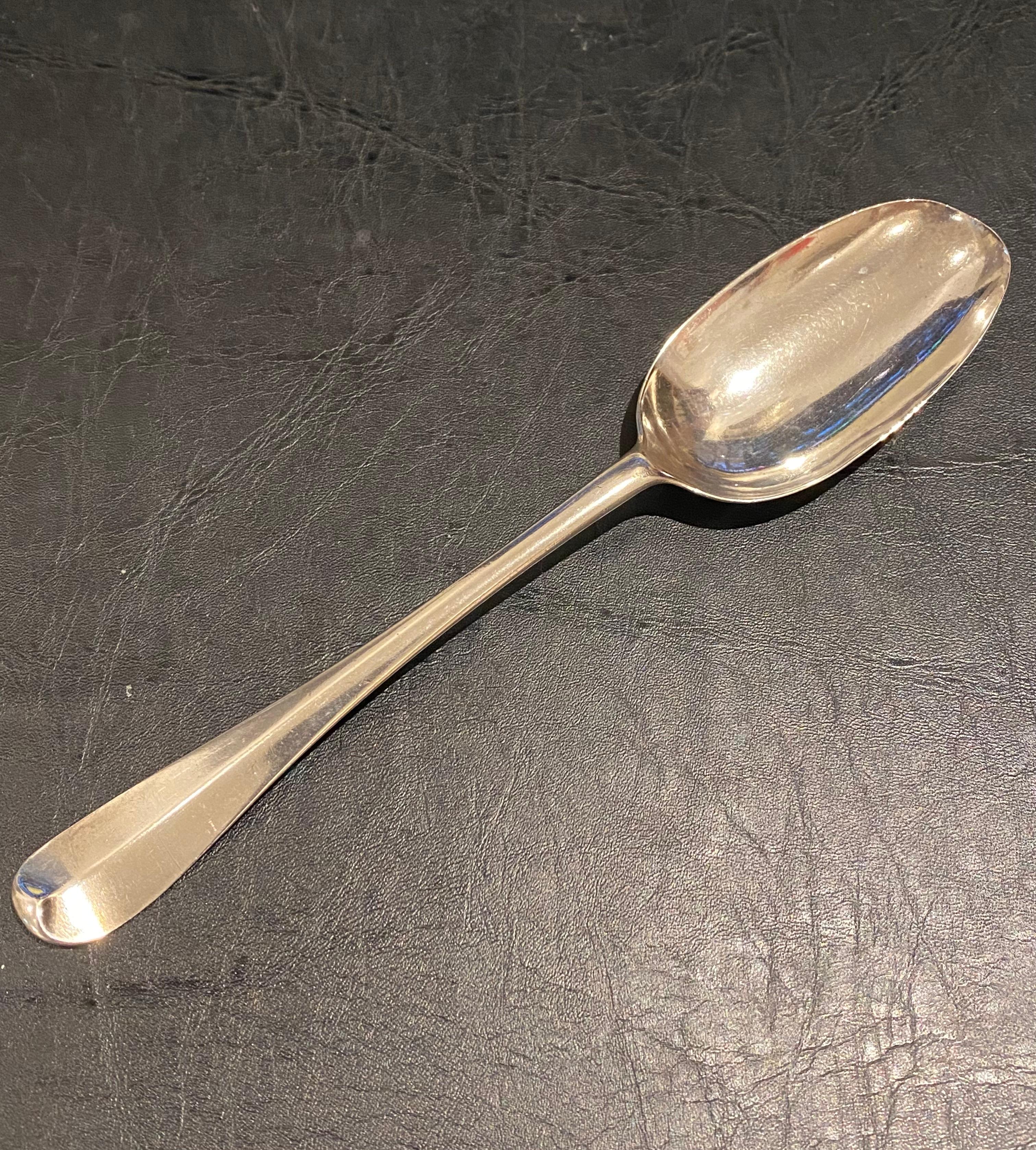 Cuchara de plata de ley con cola de rata, Londres mediados del siglo XVIII. Con matasellos. 53,9 gr. en venta 5