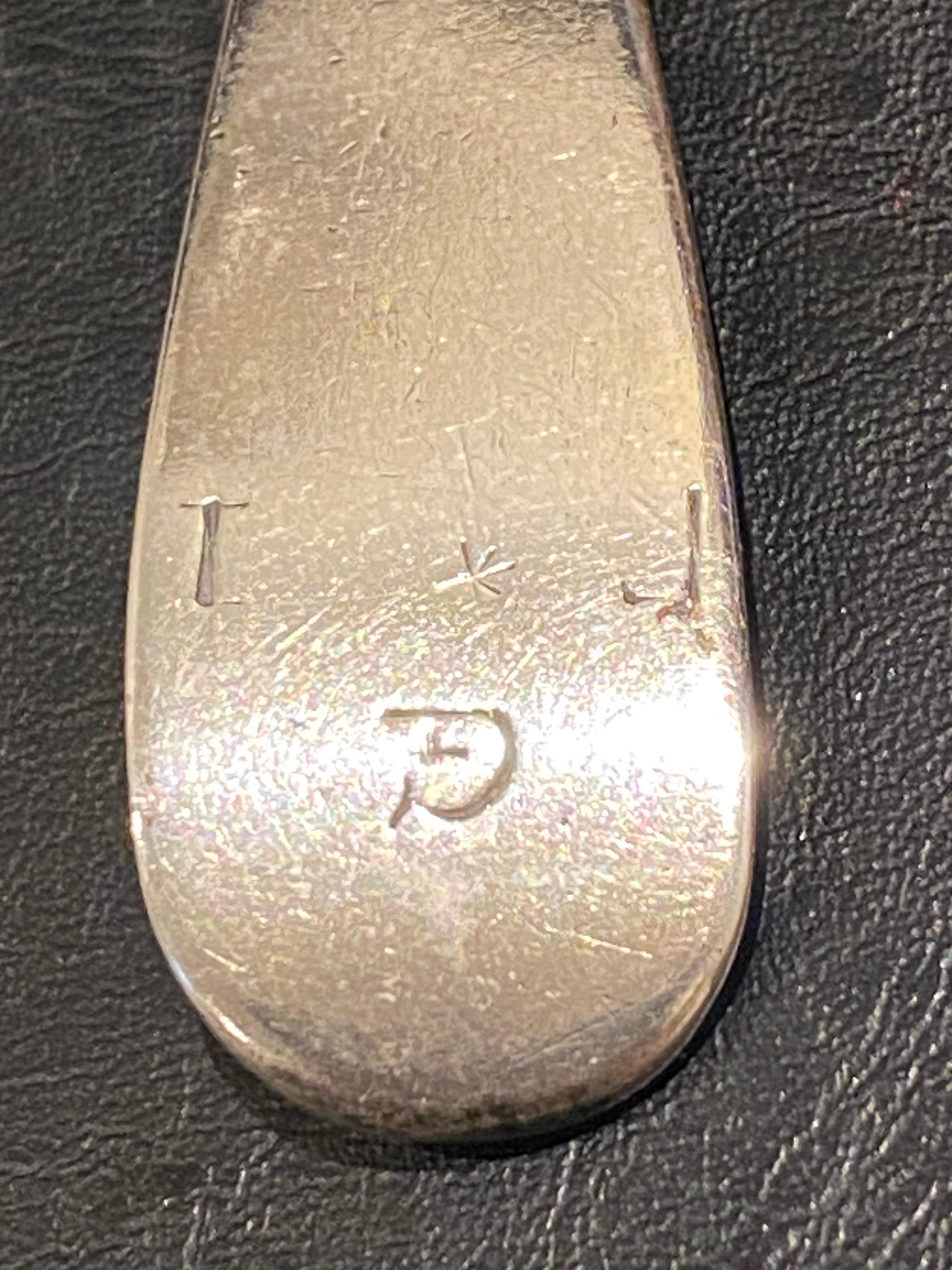Cuchara de plata de ley con cola de rata, Londres mediados del siglo XVIII. Con matasellos. 53,9 gr. Victoriano en venta