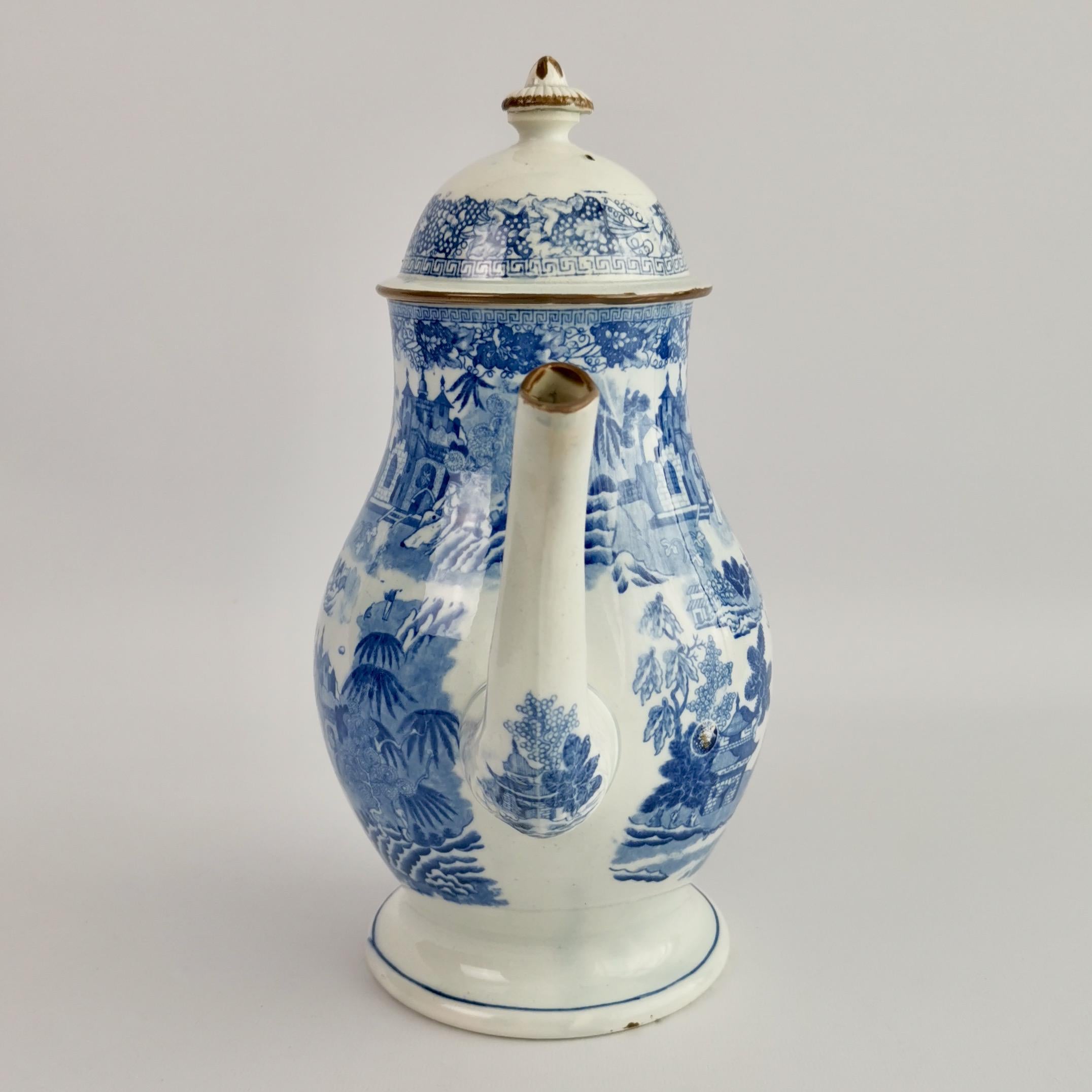 Rathbone Pearlware Coffee Pot, Pagoda Pattern Blue and White, ca 1815 In Good Condition In London, GB