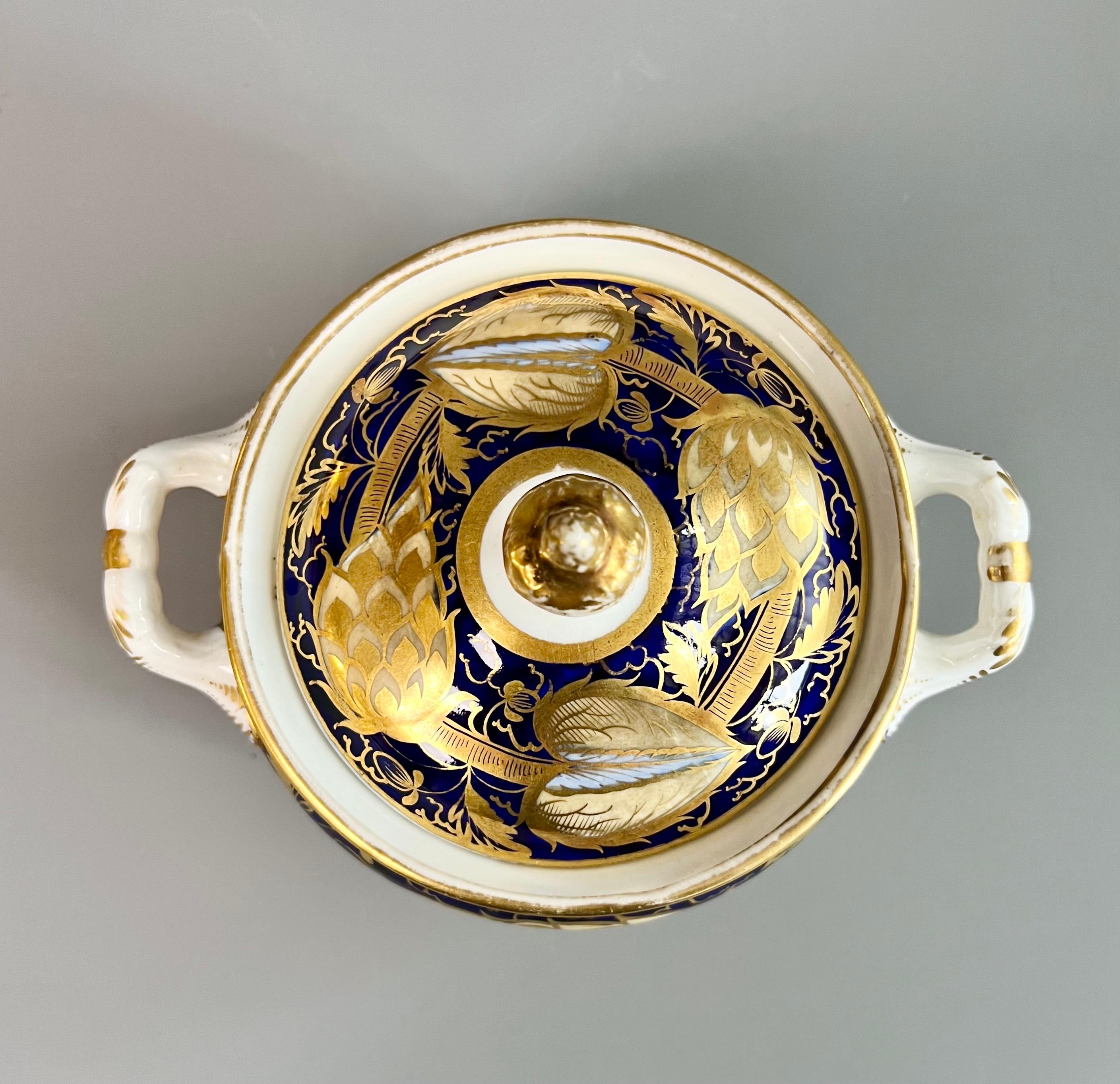 Sucrier et couvercle en porcelaine Rathbone, artichaut bleu cobalt doré, « Blue V », ca1825 Bon état - En vente à London, GB