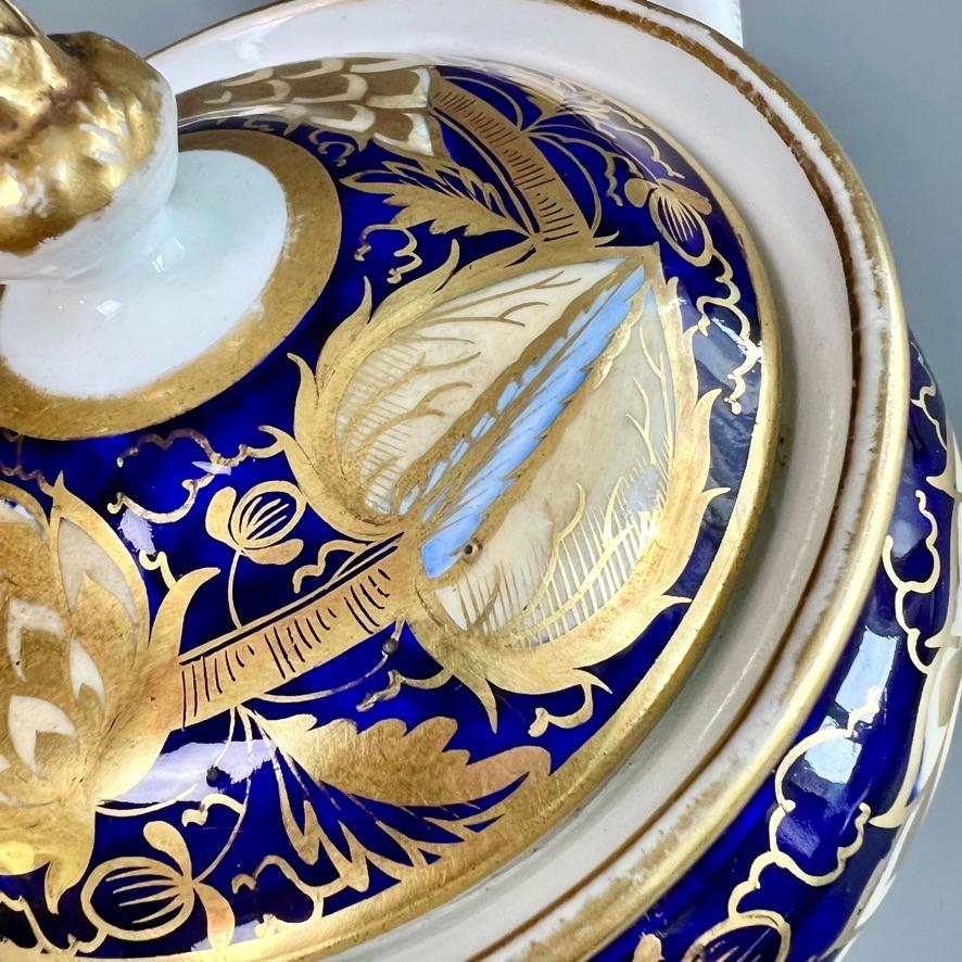 Rathbone Porzellan Sucrier & Deckel, kobaltblauer vergoldeter Artichoke, „Blue V“, ca. 1825 im Angebot 1