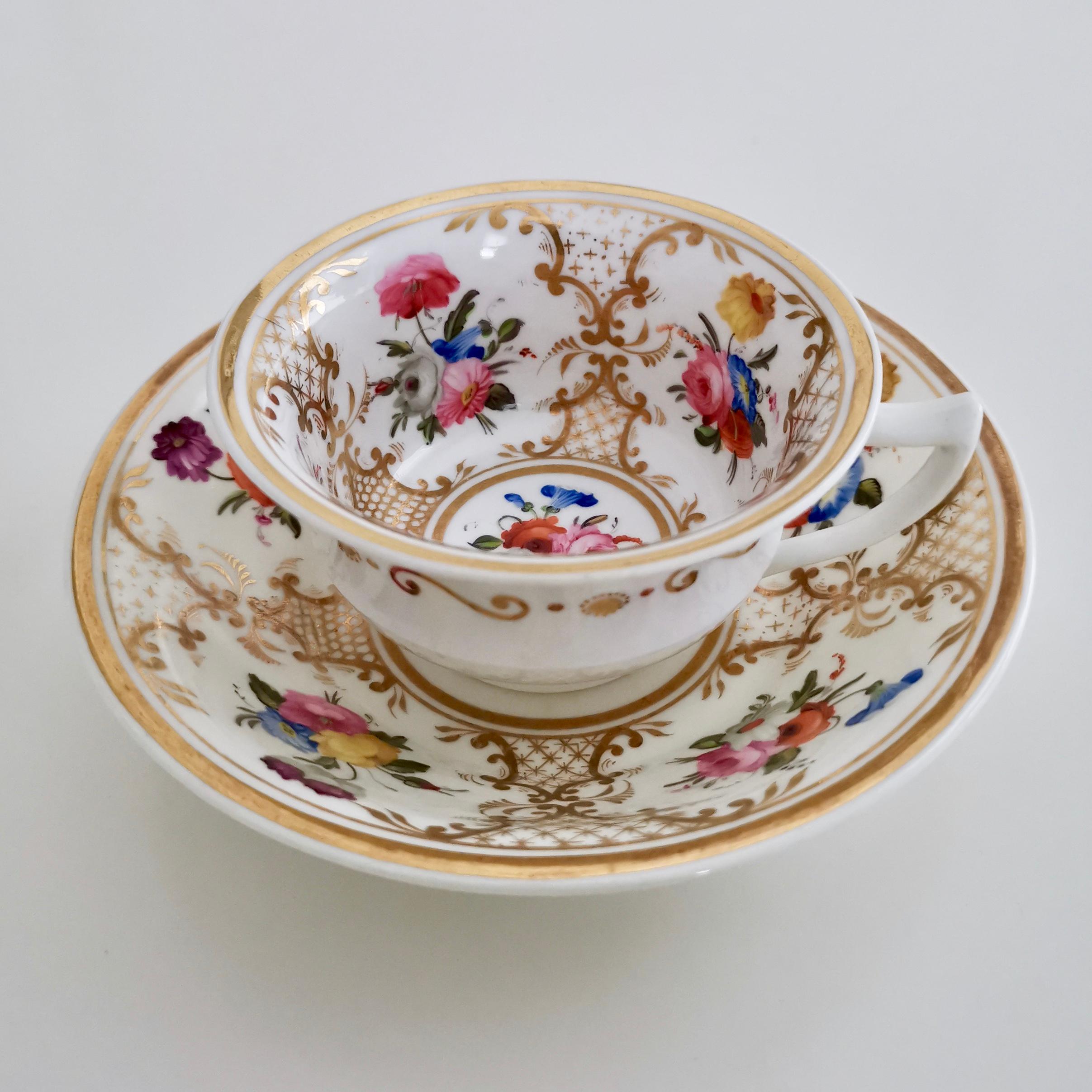 Rathbone Porcelain Teacup Trio, Hand Painted Flowers and Gilt, Regency ca 1820 (Englisch)