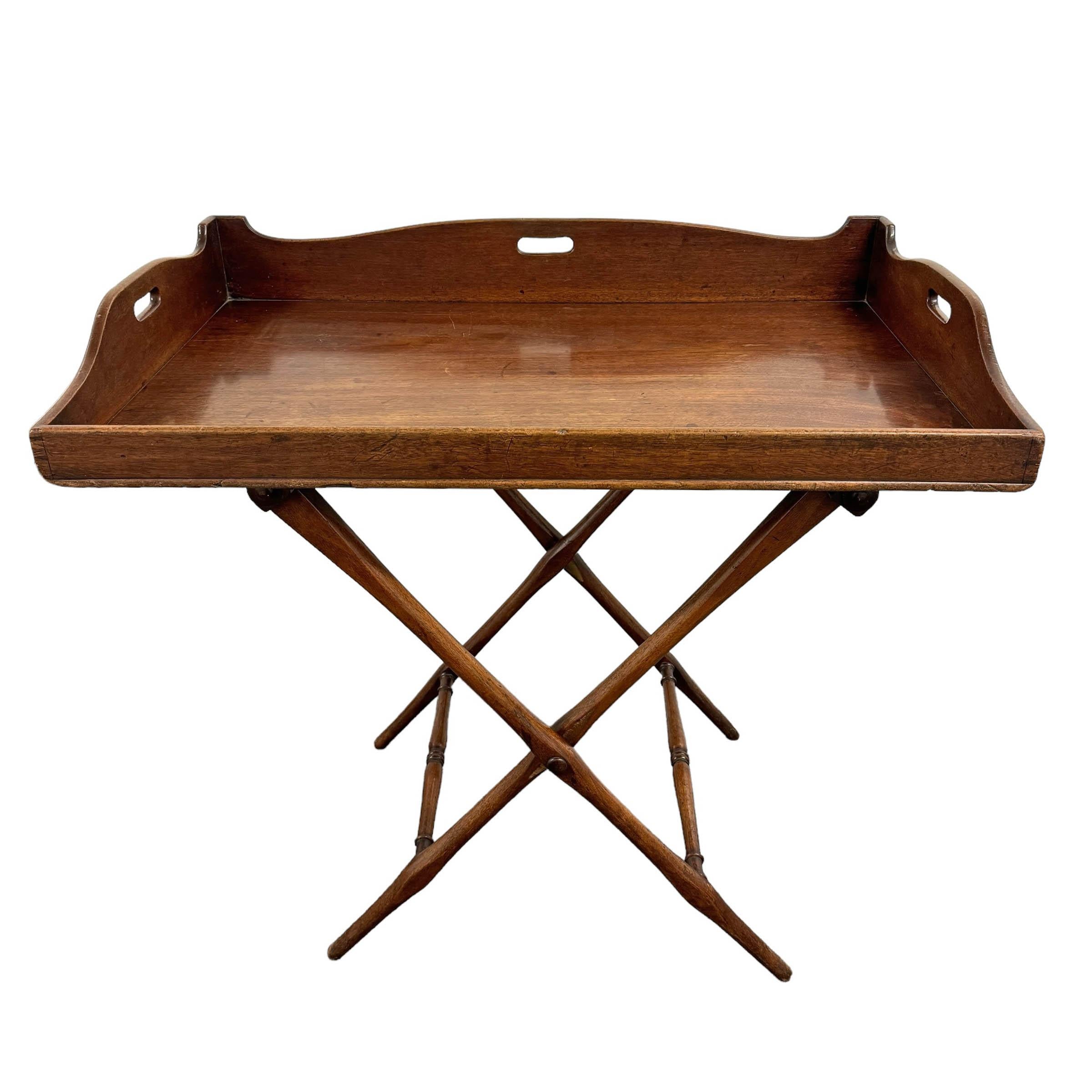 Rather großer englischer Butler-Tabletttisch aus dem 19. Jahrhundert (Regency) im Angebot