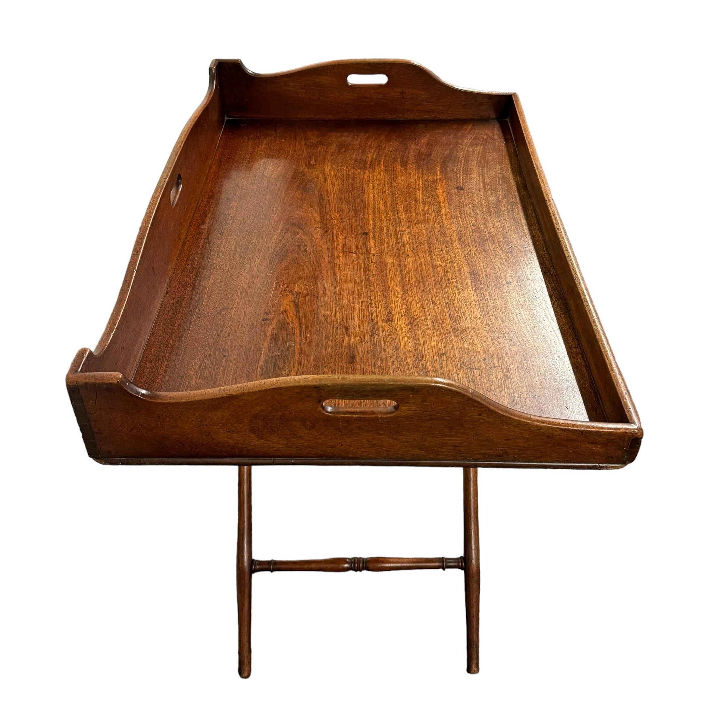 Rather großer englischer Butler-Tabletttisch aus dem 19. Jahrhundert (Mahagoni) im Angebot
