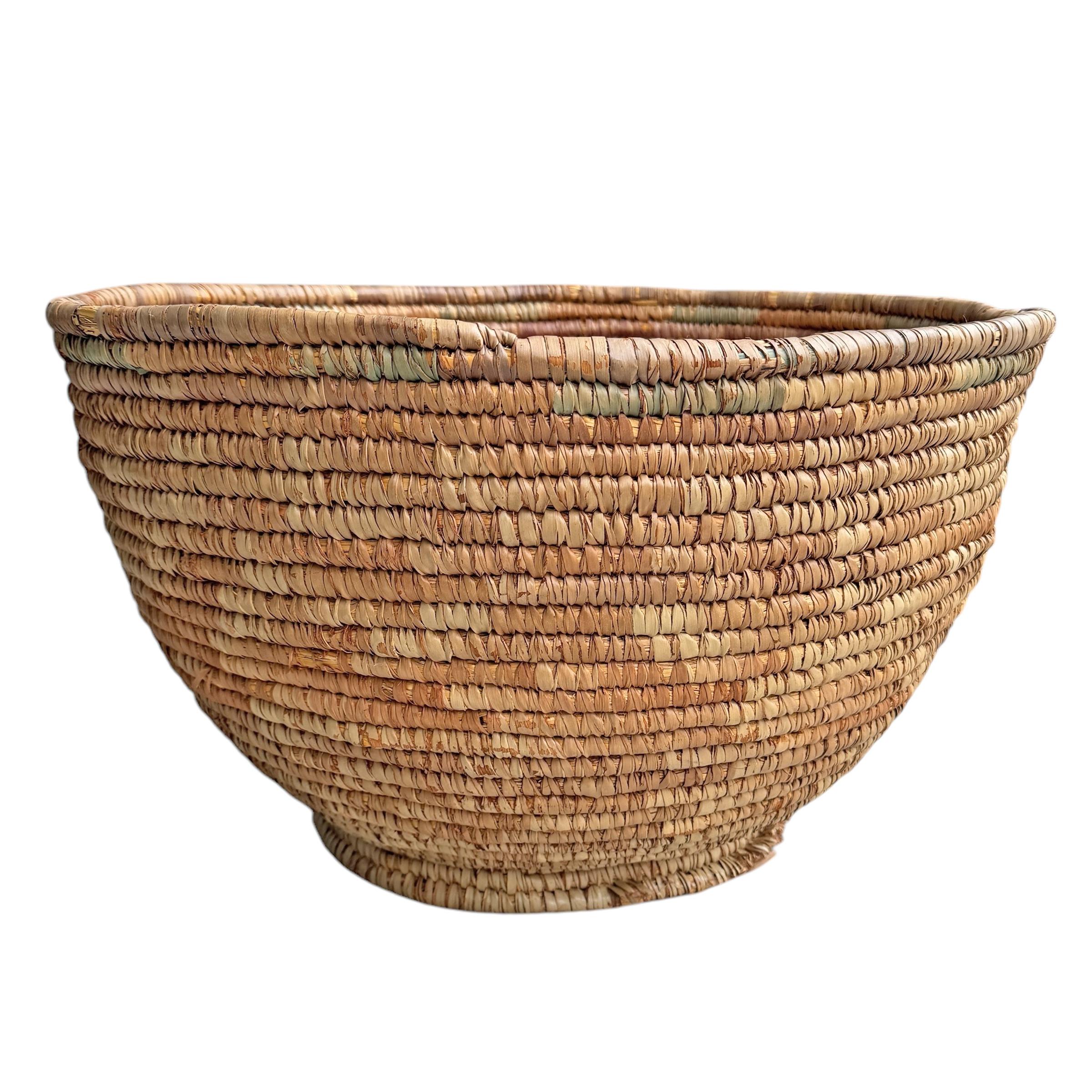 Rather Large 20th Century Hausa Basket In Good Condition For Sale In Chicago, IL