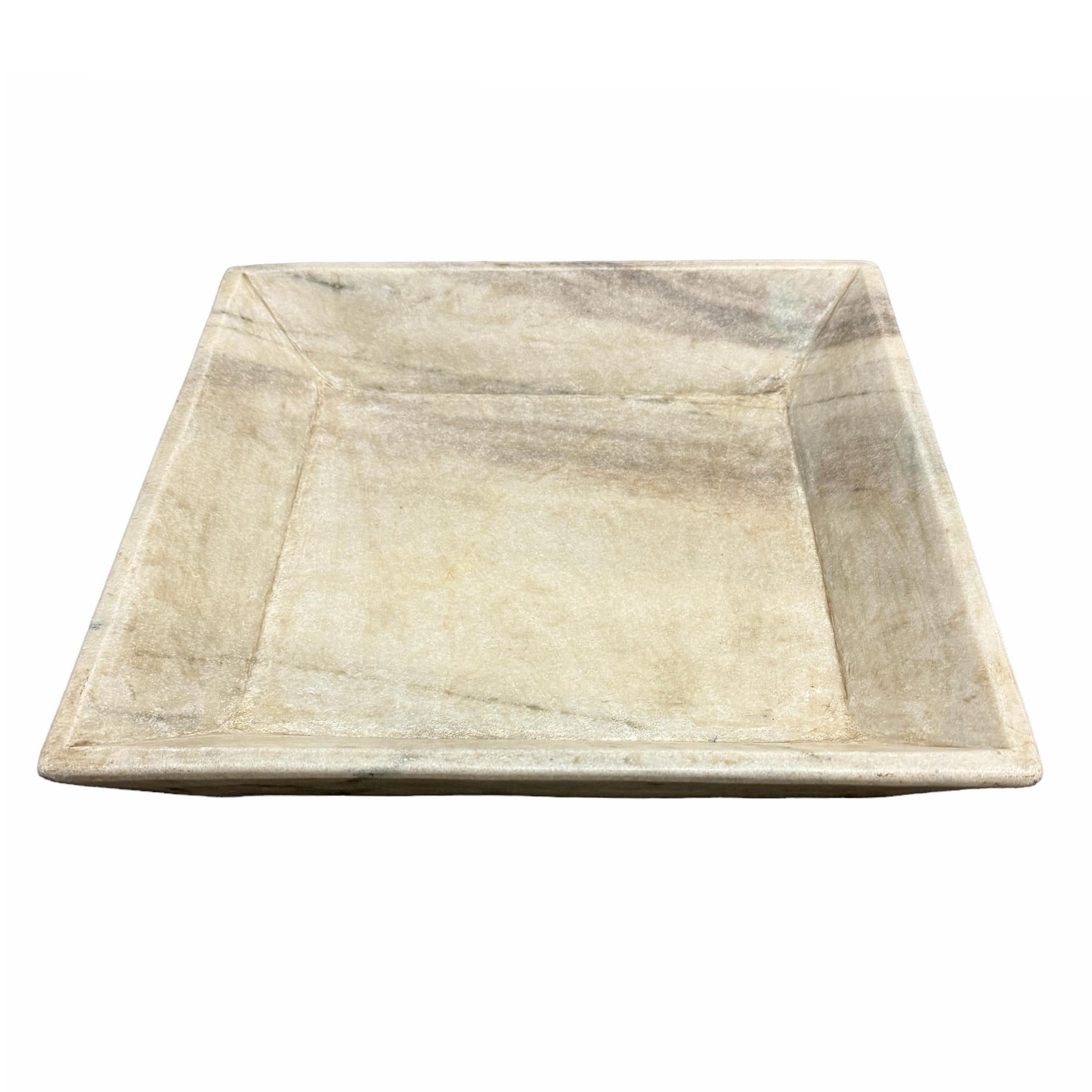 Ziemlich großes geschnitztes Marmortablett (Moderne) im Angebot