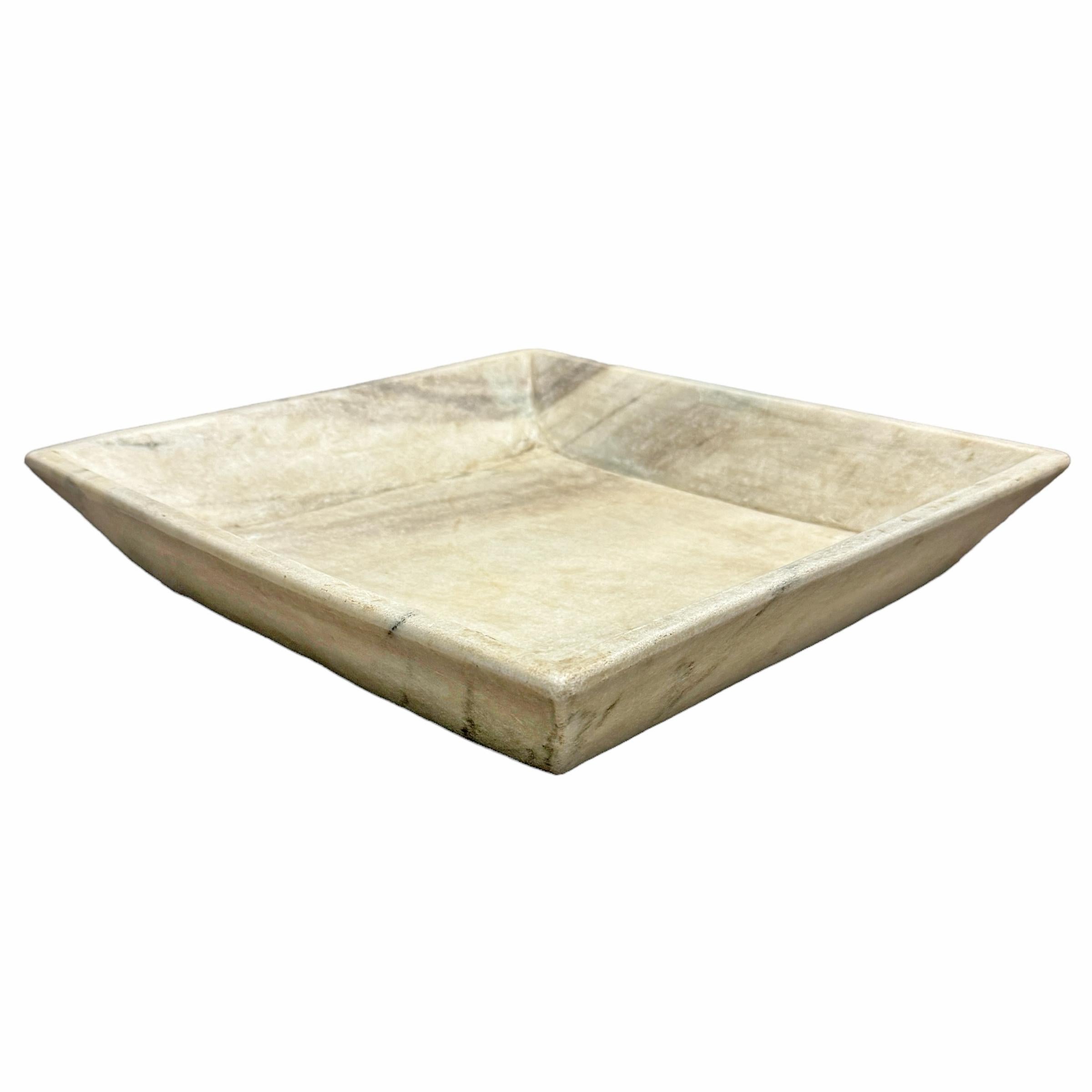 Ziemlich großes geschnitztes Marmortablett (Handgeschnitzt) im Angebot