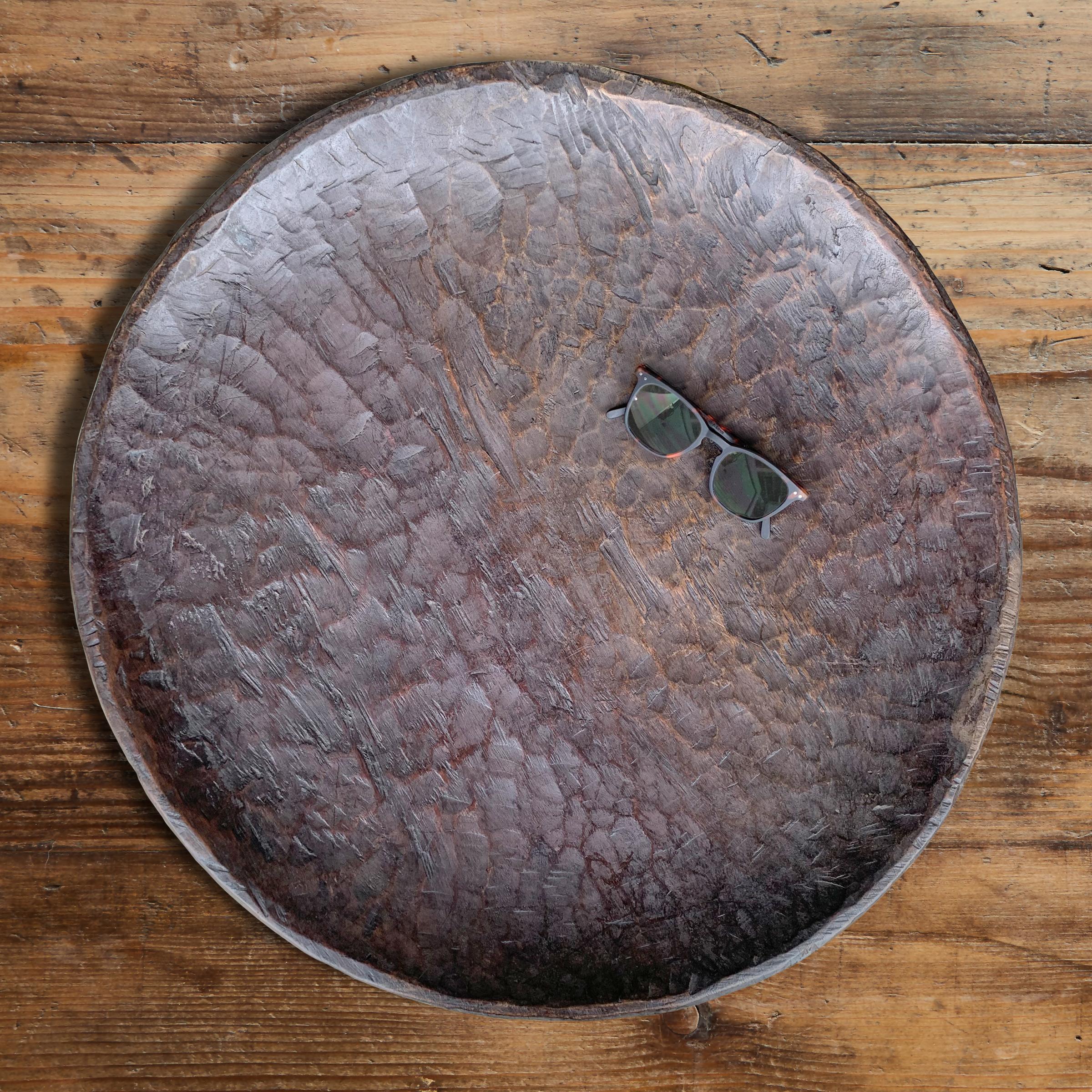 A rather large early 20th century East African hand carved wooden platter with wonderful deep cut marks and fantastic patina. A string loop on the back allows it to be hung on a wall.
