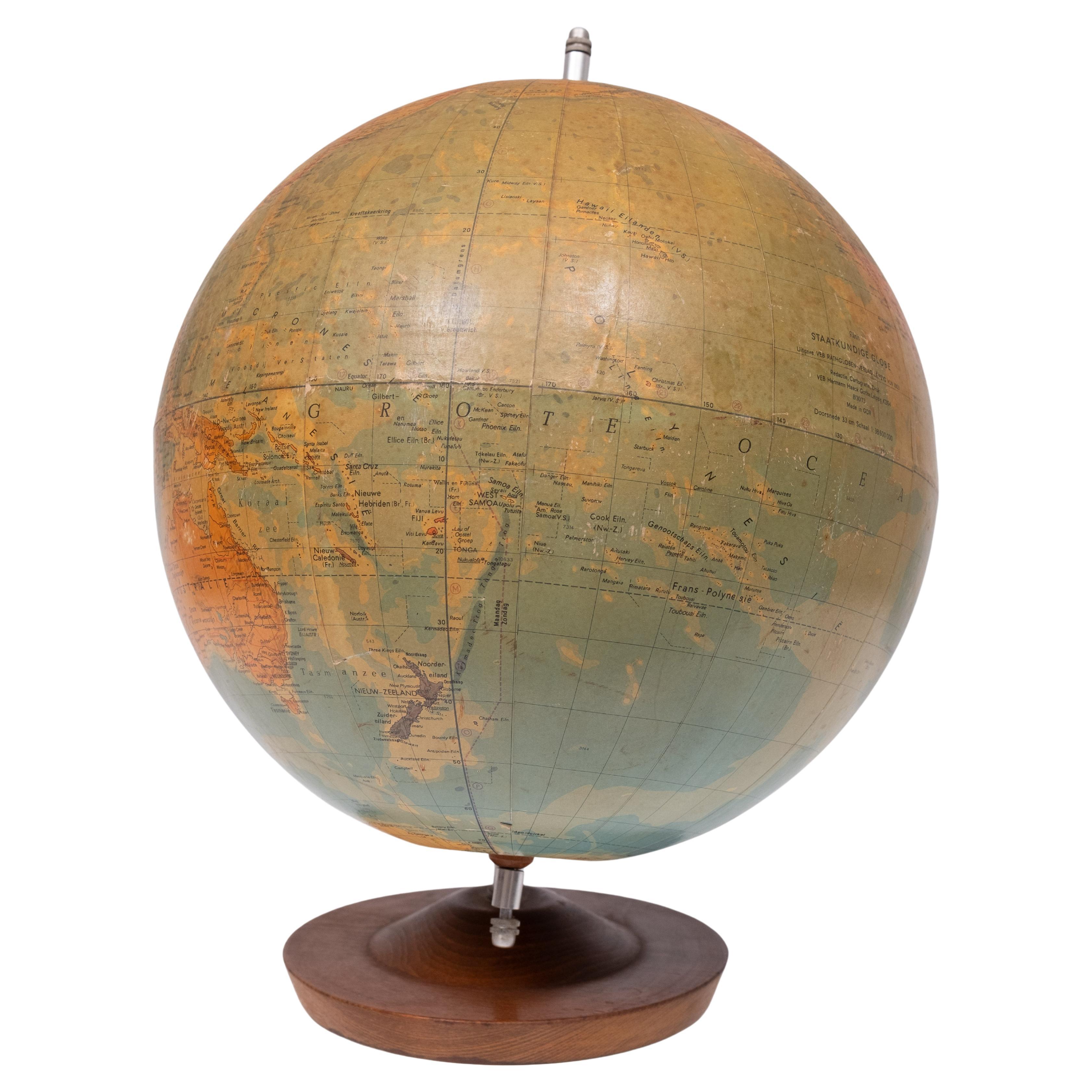 Rath staatkundige Globe means Raths Politischer Erdglobus.
Mid Century Table Globe . Teak base 