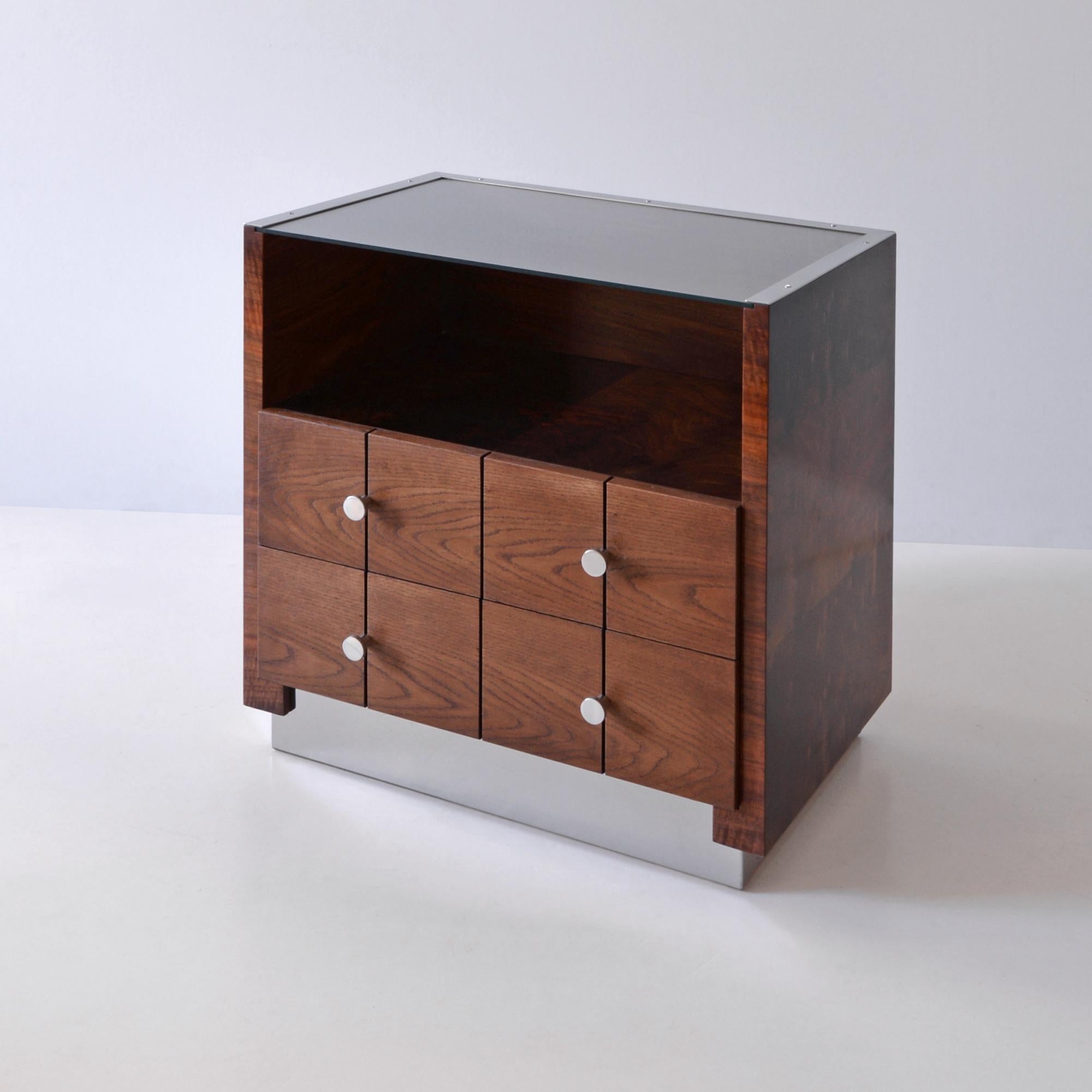 Moderno Comodini razionalisti, acciaio cromato, impiallacciatura di noce e quercia, 1930 ca. in vendita