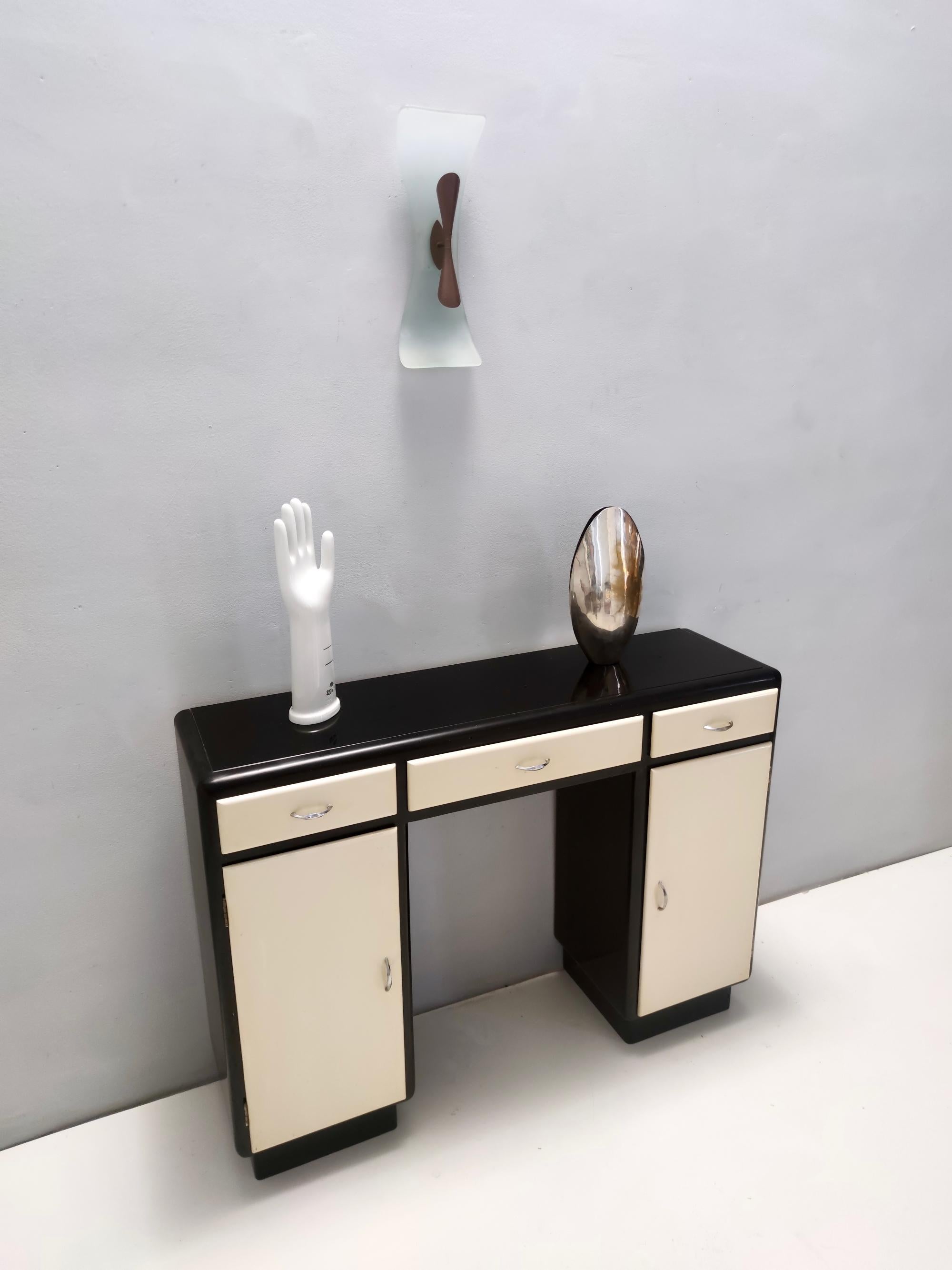 Rationalist Black and Ivory Entryway Console Table with Black Glass Top, Italy In Excellent Condition For Sale In Bresso, Lombardy